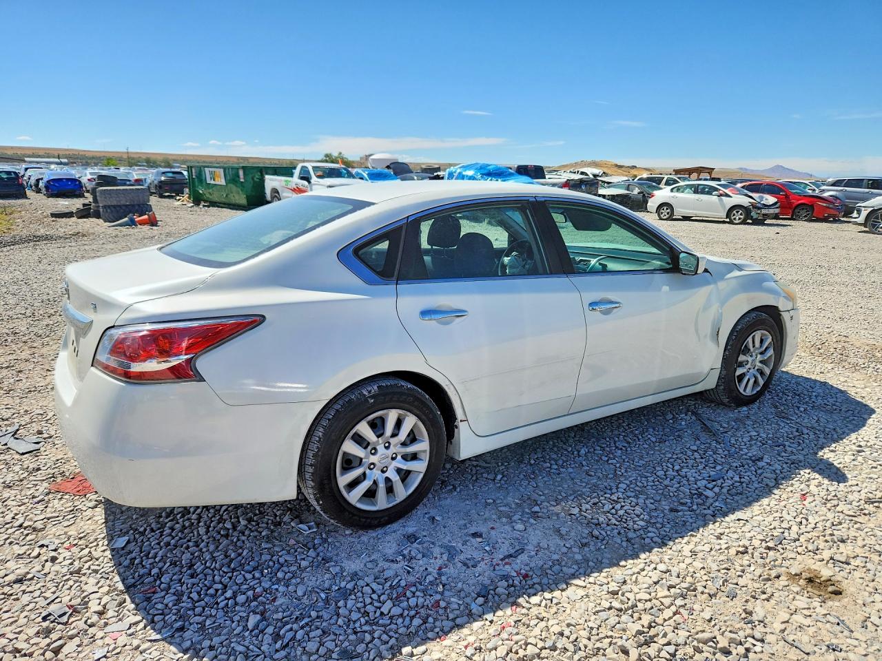 2015 Nissan Altima 2.5 S White vin: 1N4AL3AP8FC265402
