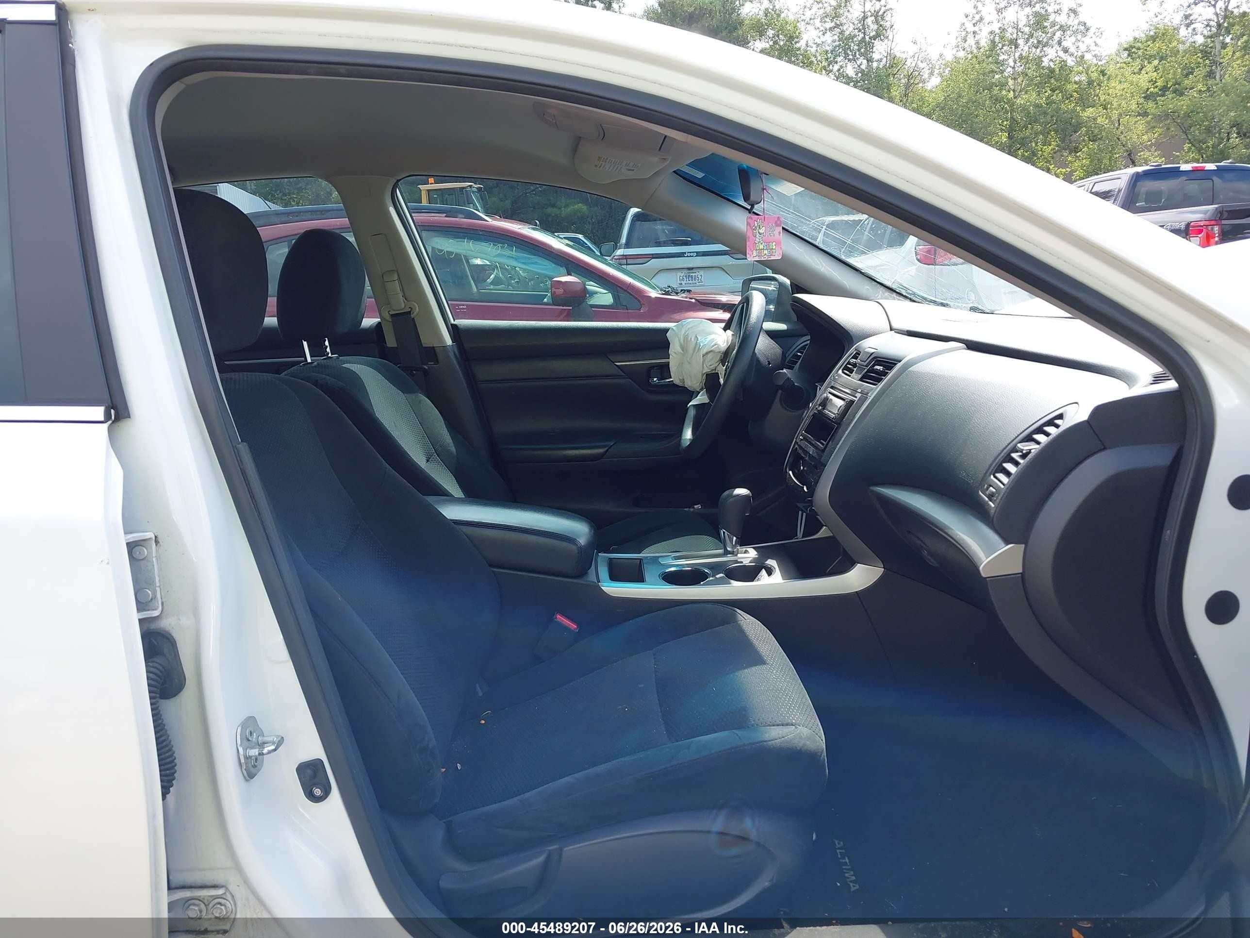2015 Nissan Altima 2.5 S White vin: 1N4AL3AP8FC266470
