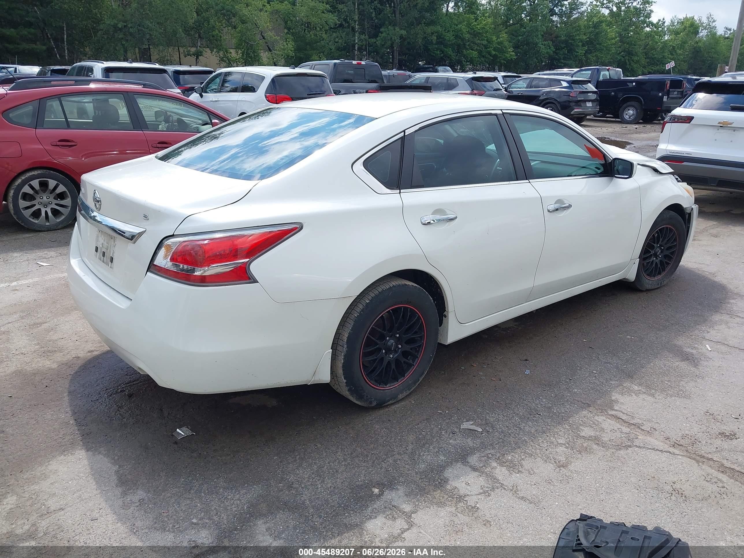 2015 Nissan Altima 2.5 S White vin: 1N4AL3AP8FC266470