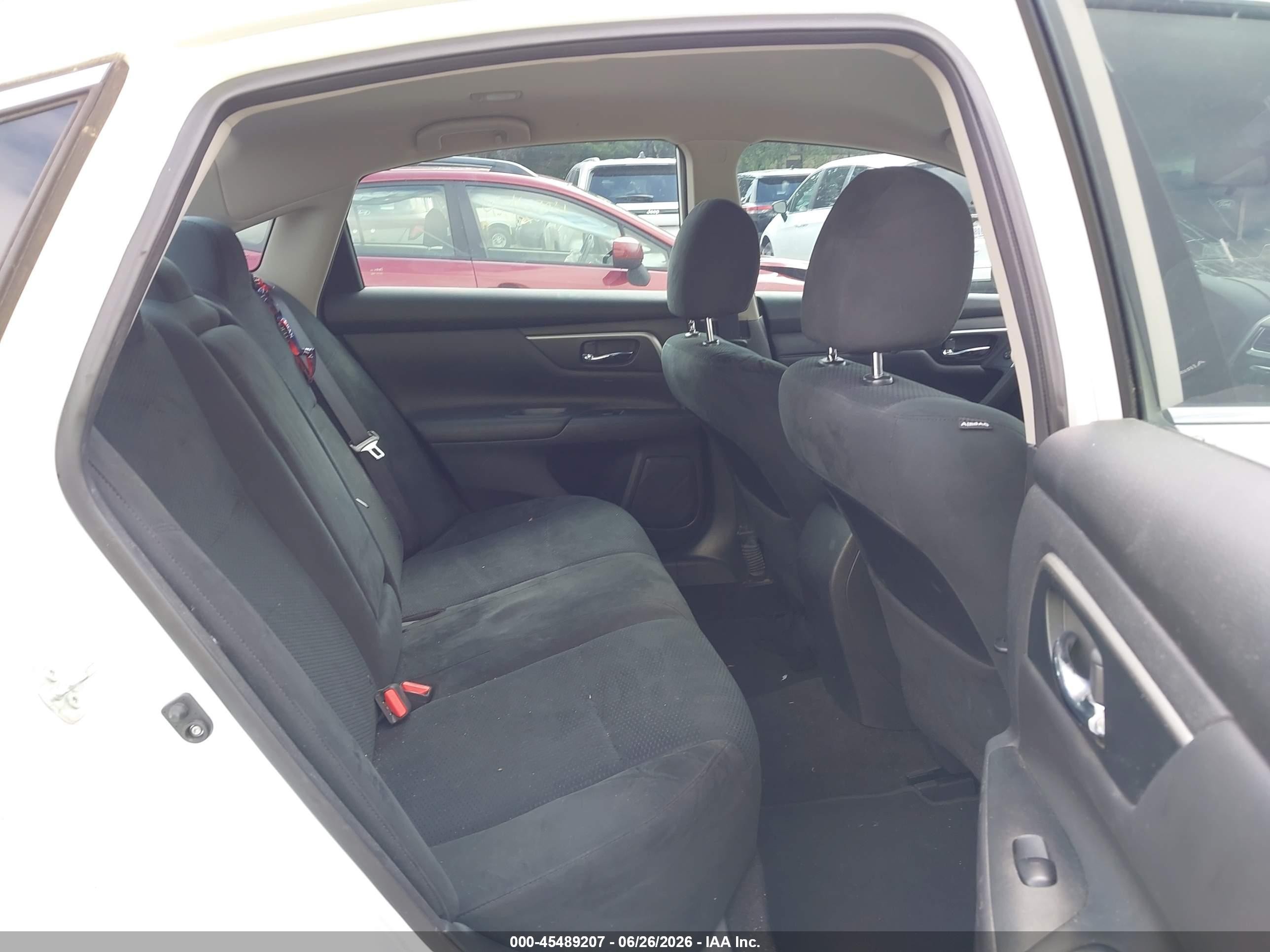 2015 Nissan Altima 2.5 S White vin: 1N4AL3AP8FC266470