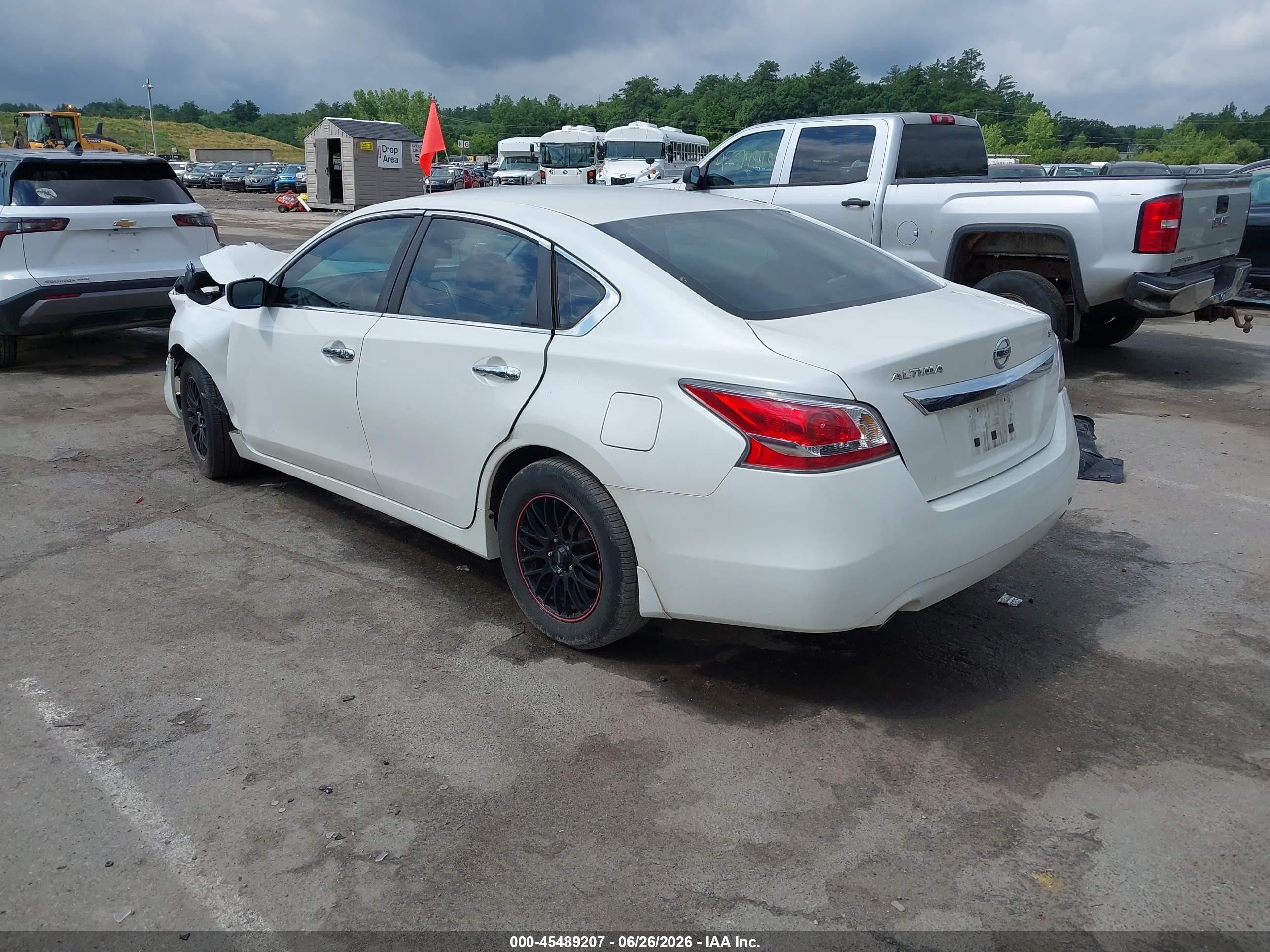2015 Nissan Altima 2.5 S White vin: 1N4AL3AP8FC266470