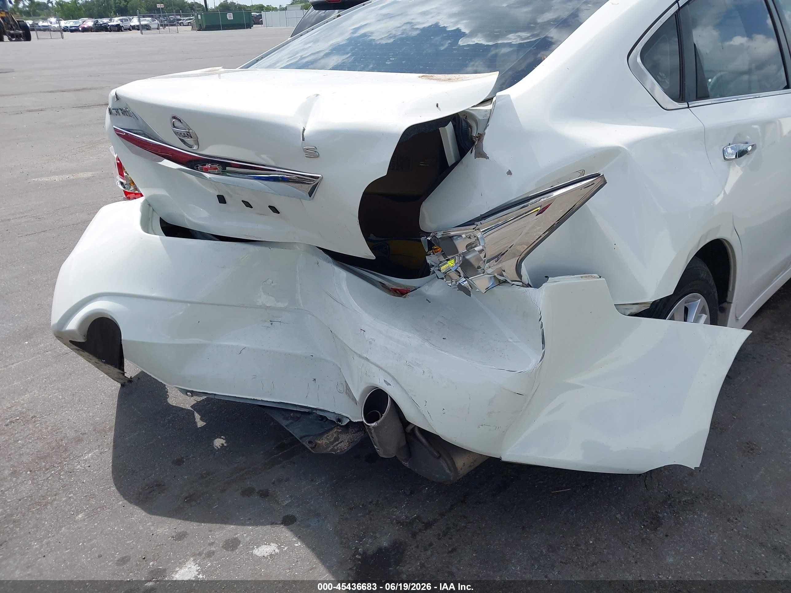 2015 Nissan Altima 2.5/2.5 S/2.5 Sl/2.5 Sv White vin: 1N4AL3AP8FC271684