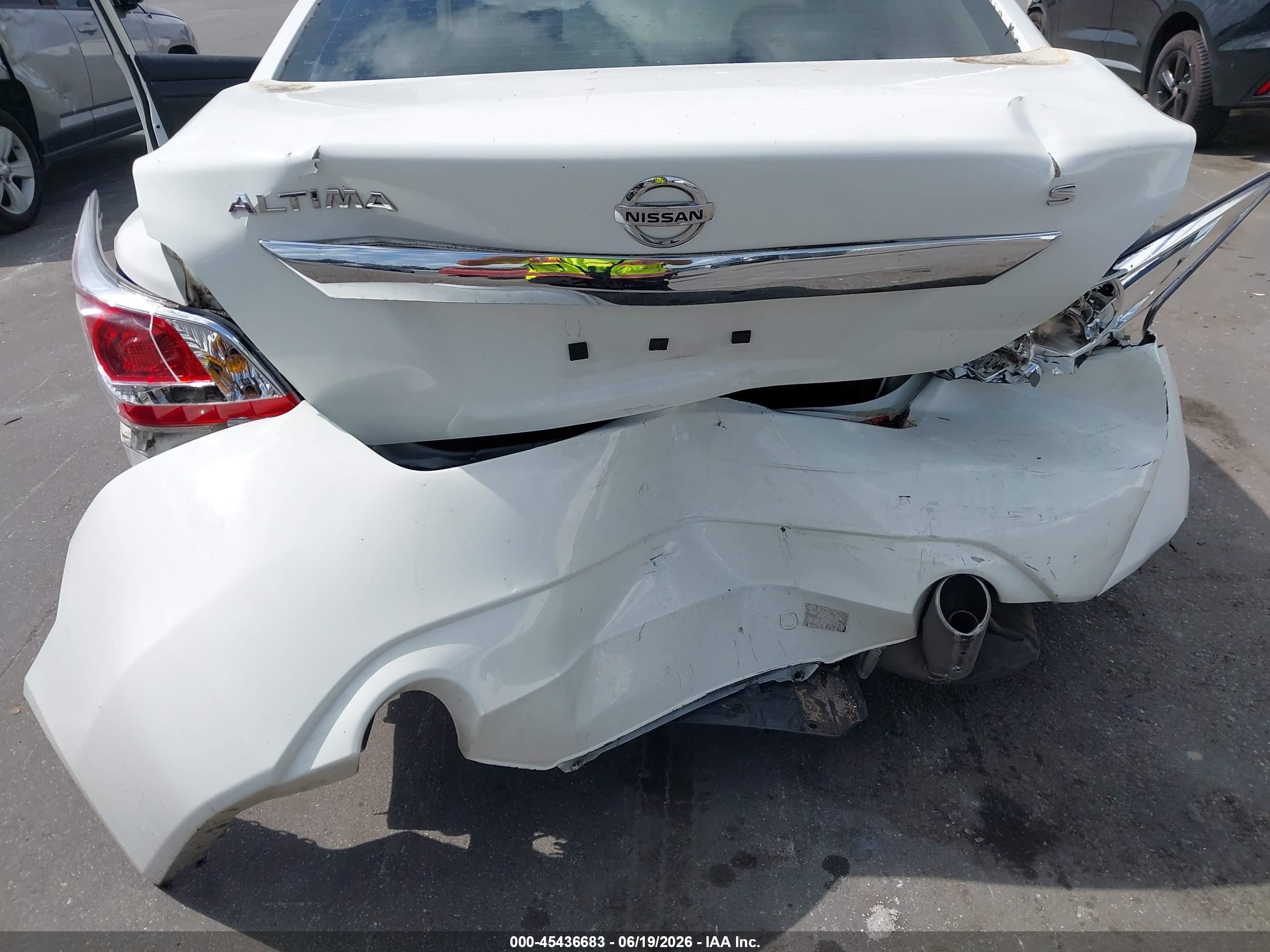 2015 Nissan Altima 2.5/2.5 S/2.5 Sl/2.5 Sv White vin: 1N4AL3AP8FC271684