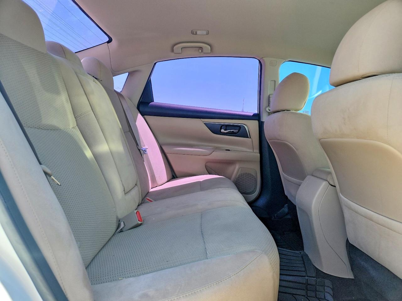 2015 Nissan Altima 2.5 Sv Белый vin: 1N4AL3AP8FC298187