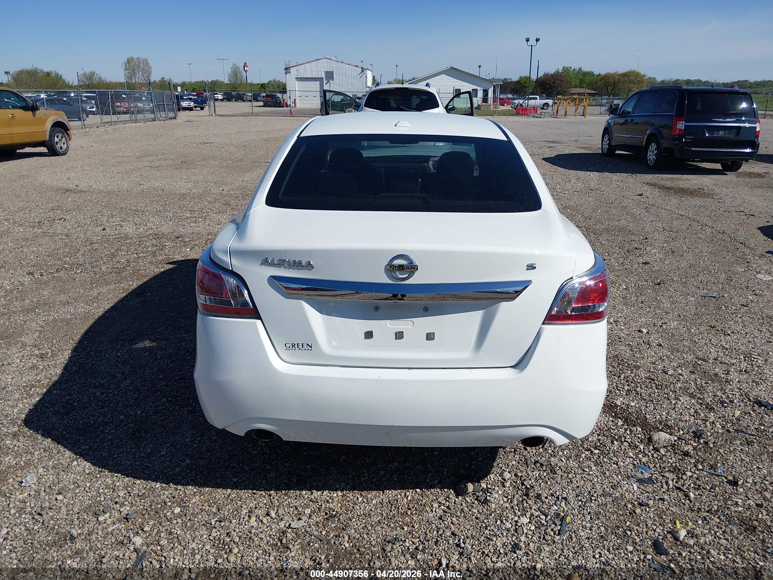 2015 Nissan Altima 2.5 S White vin: 1N4AL3AP8FC299131