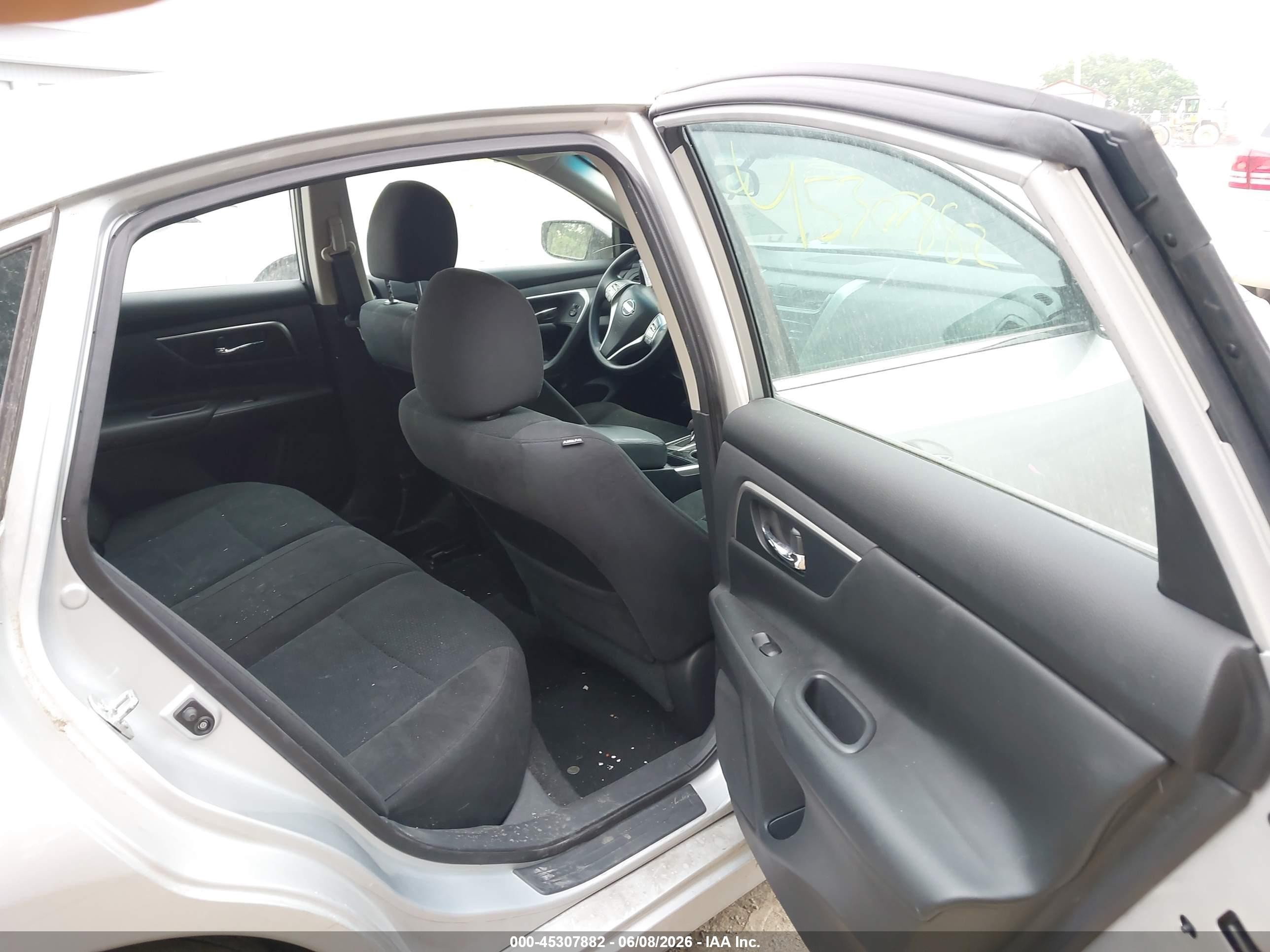 2015 Nissan Altima 2.5 S Silver vin: 1N4AL3AP8FC430221