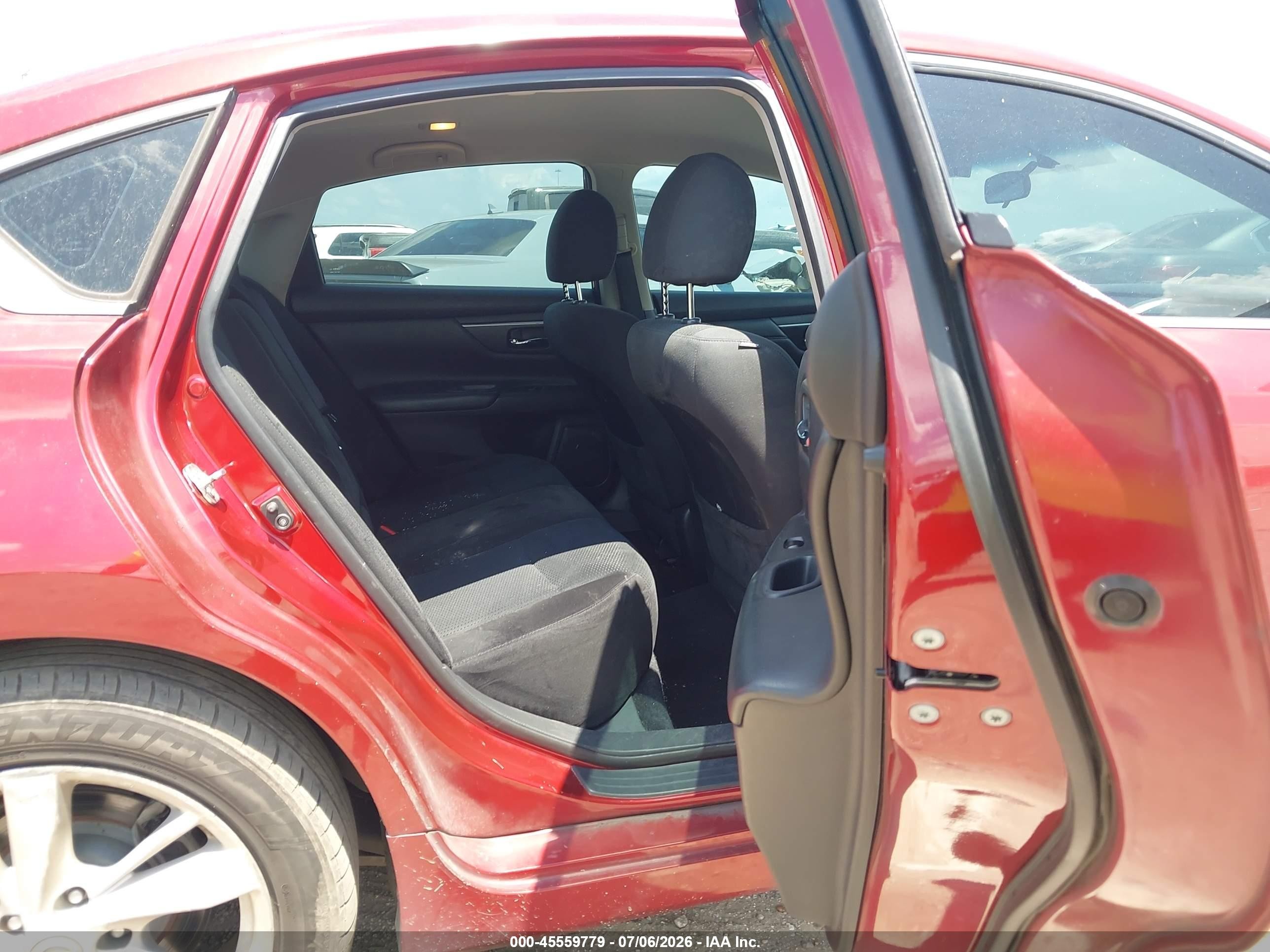2015 Nissan Altima 2.5 Sv Red vin: 1N4AL3AP8FC434589