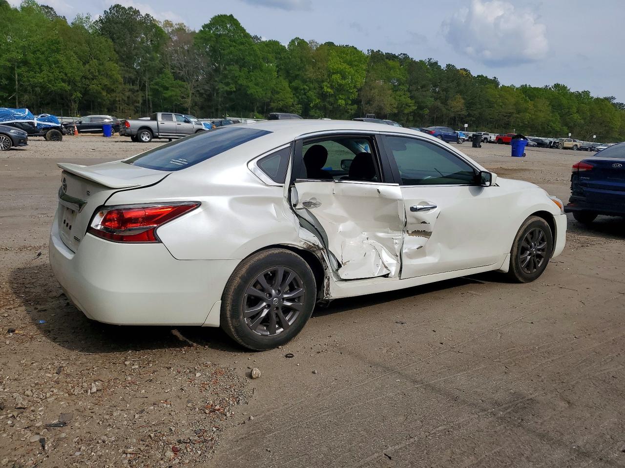 2015 Nissan Altima 2.5 S White vin: 1N4AL3AP8FC462201