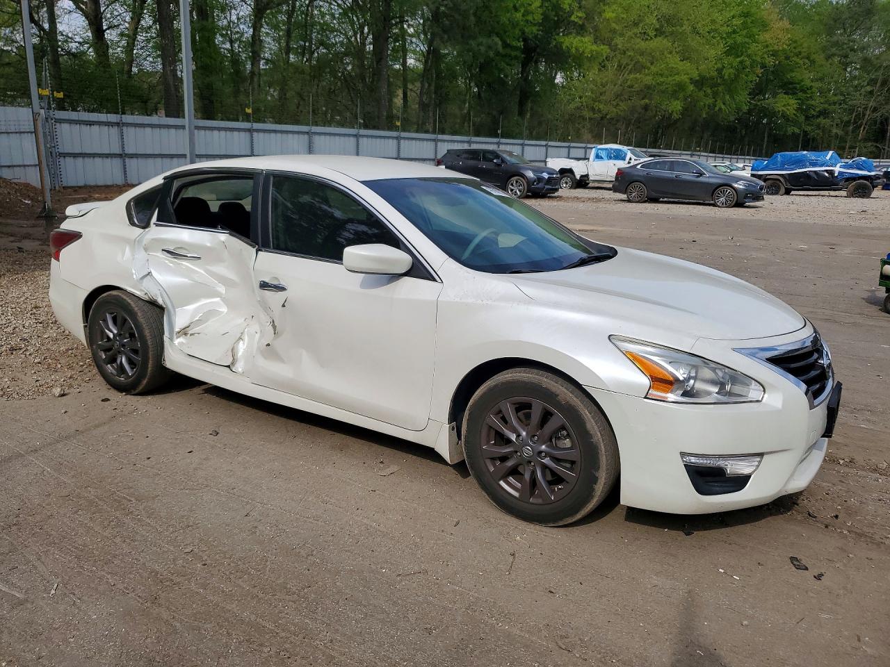 2015 Nissan Altima 2.5 S White vin: 1N4AL3AP8FC462201