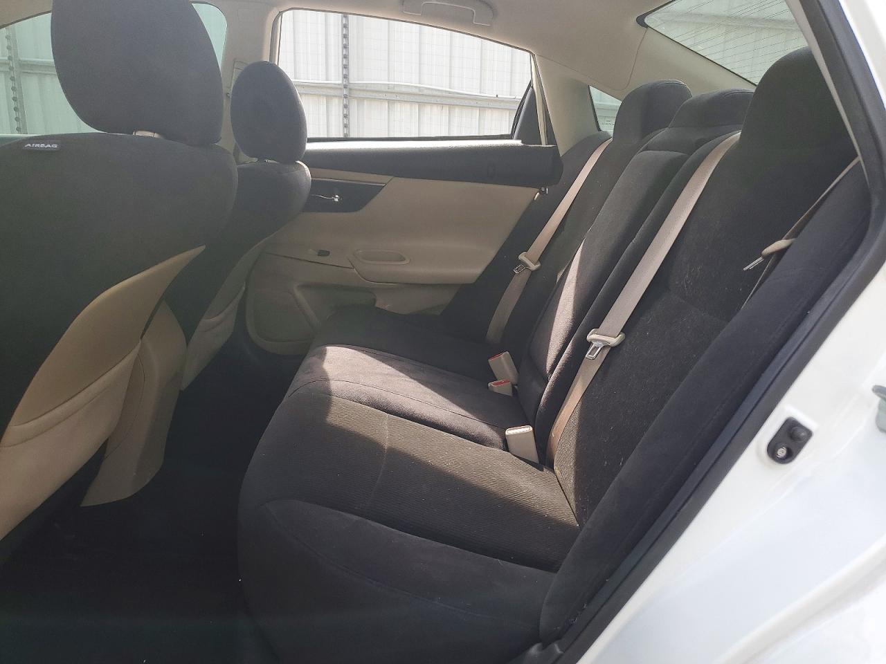 2015 Nissan Altima 2.5 S White vin: 1N4AL3AP8FC462201