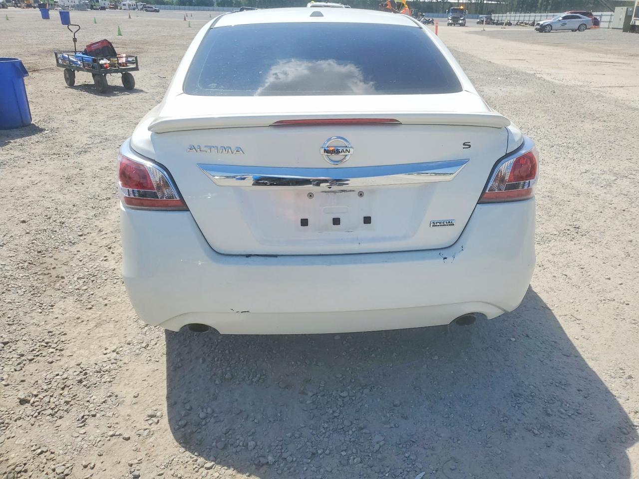 2015 Nissan Altima 2.5 Sv White vin: 1N4AL3AP8FC468175