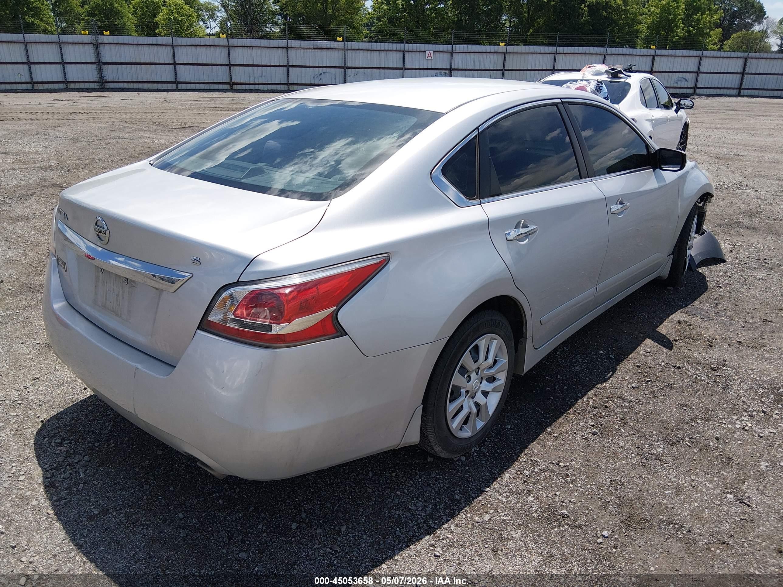 2015 Nissan Altima 2.5 S Gray vin: 1N4AL3AP8FC472422