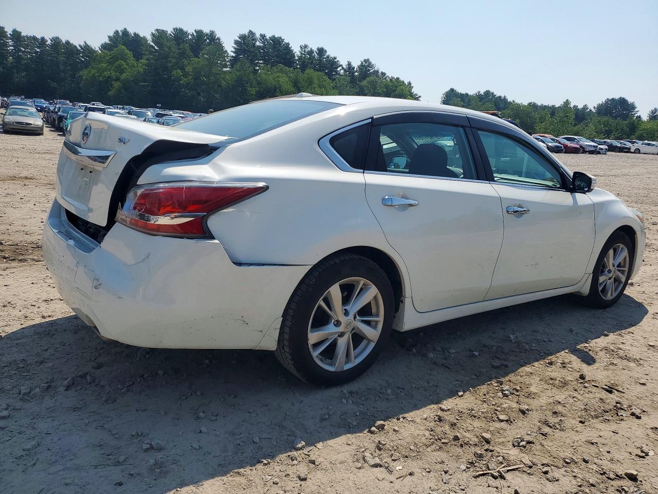 2015 Nissan Altima 2.5 Sv White vin: 1N4AL3AP8FC485588