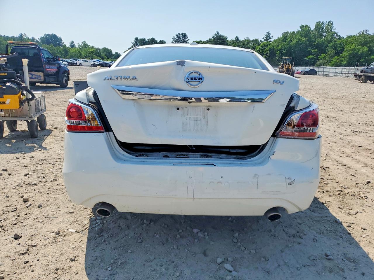 2015 Nissan Altima 2.5 Sv White vin: 1N4AL3AP8FC485588