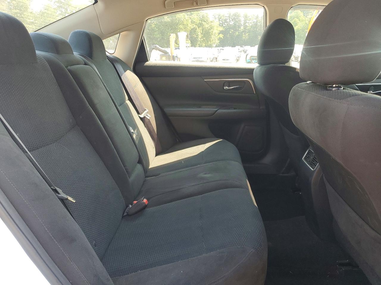 2015 Nissan Altima 2.5 Sv White vin: 1N4AL3AP8FC485588
