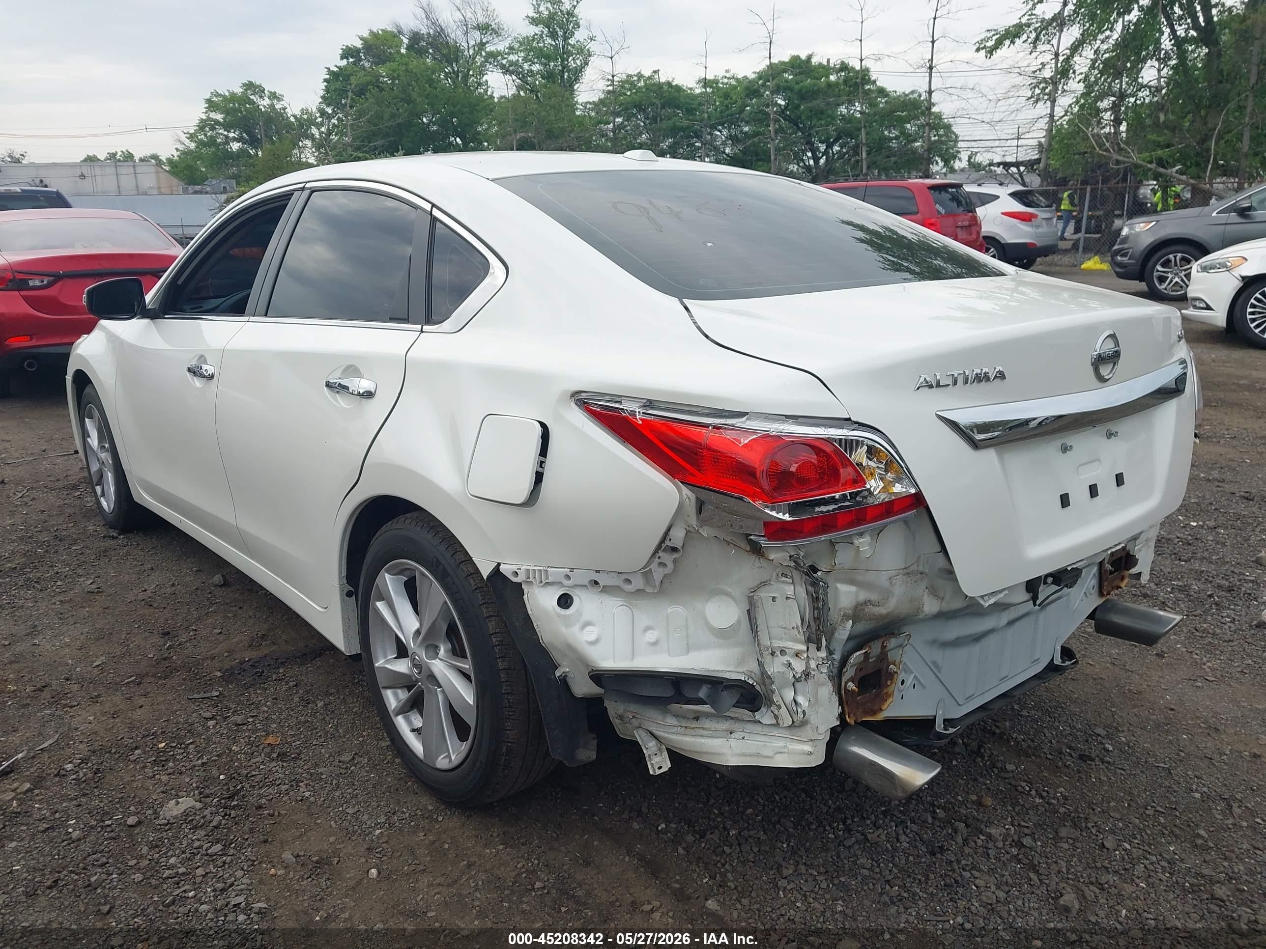 2015 Nissan Altima 2.5 Sv Белый vin: 1N4AL3AP8FC492119