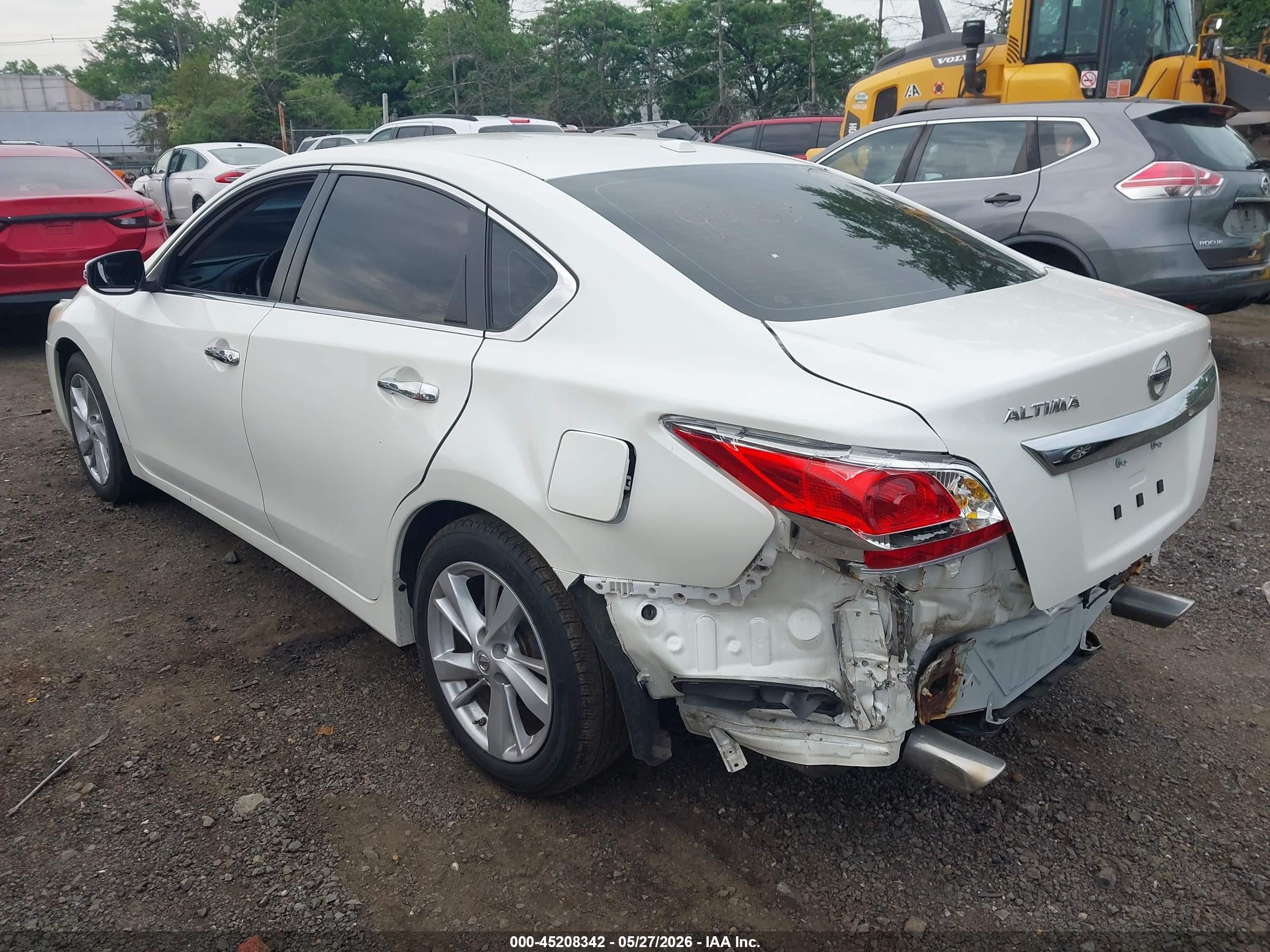 2015 Nissan Altima 2.5 Sv Белый vin: 1N4AL3AP8FC492119