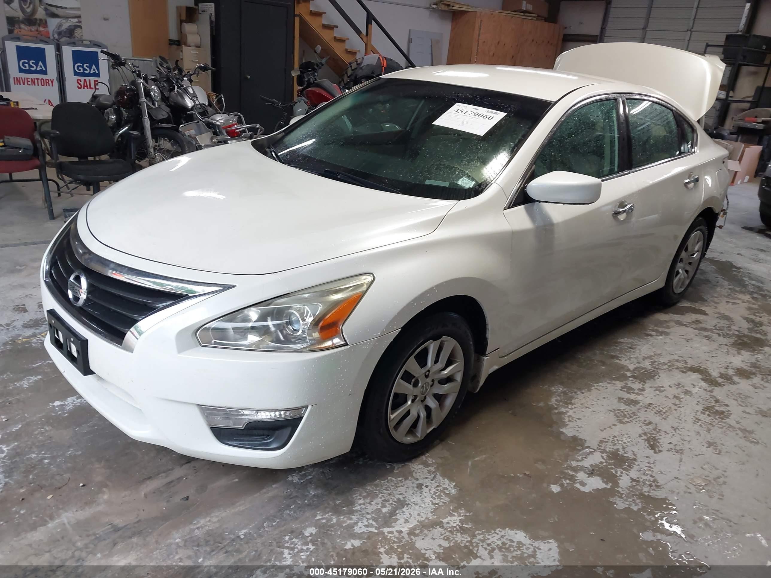 2015 Nissan Altima 2.5 S Белый vin: 1N4AL3AP8FC569815