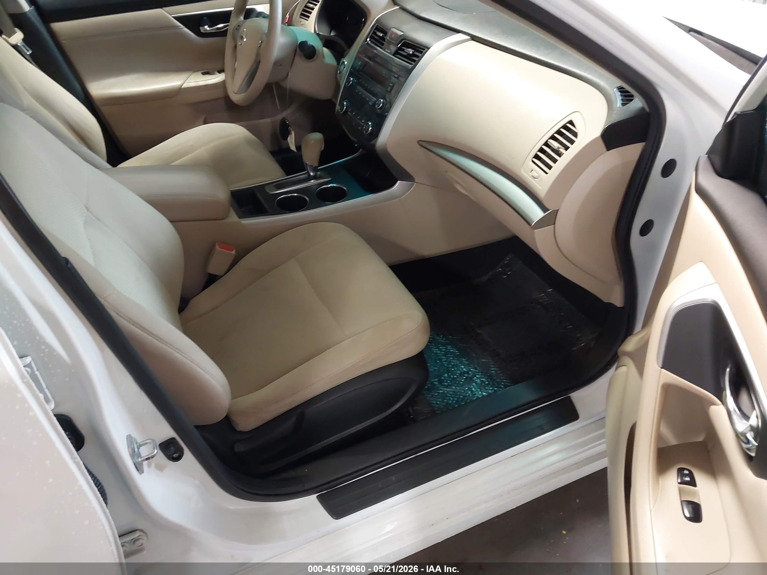 2015 Nissan Altima 2.5 S Белый vin: 1N4AL3AP8FC569815