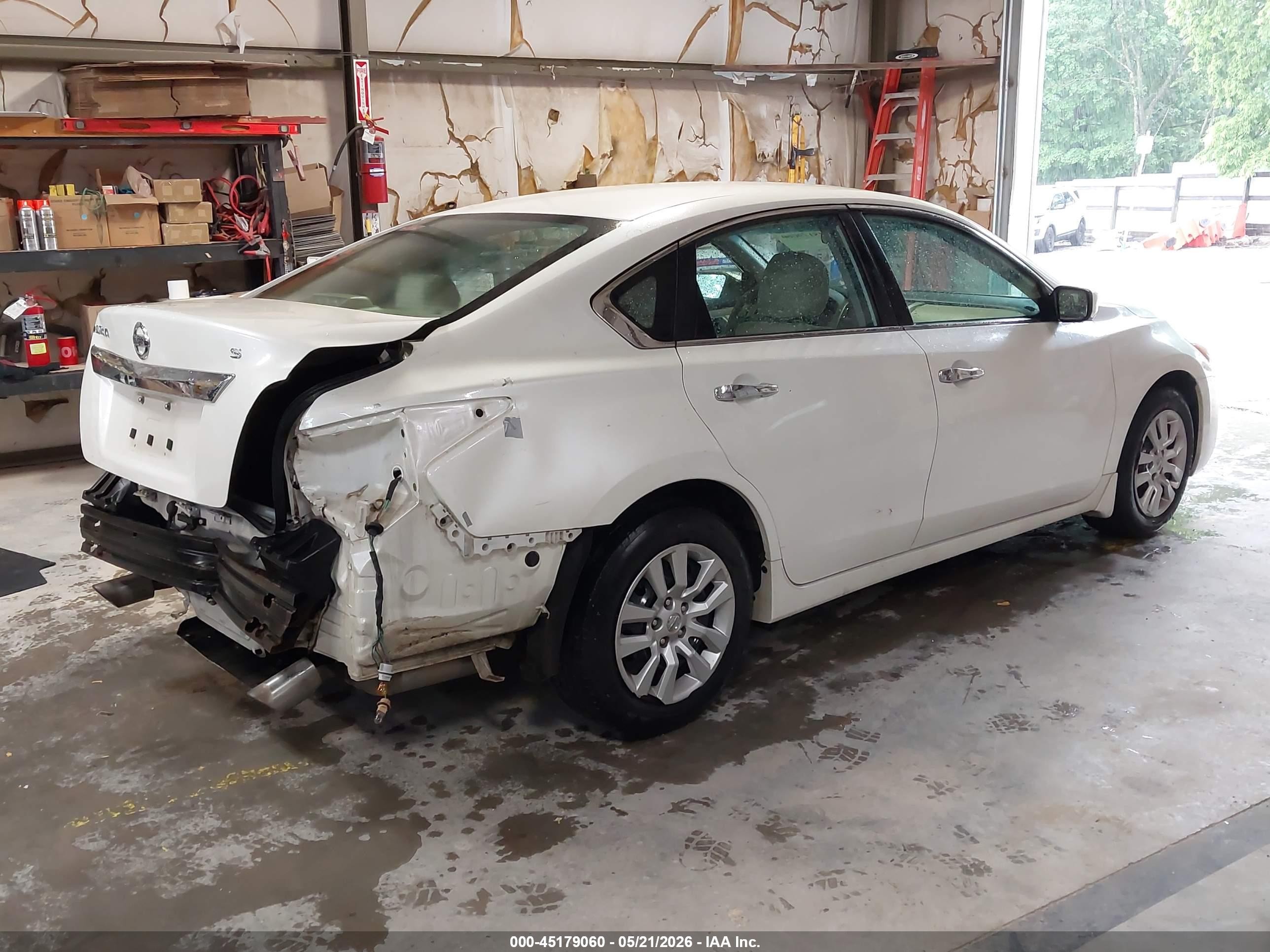 2015 Nissan Altima 2.5 S Белый vin: 1N4AL3AP8FC569815