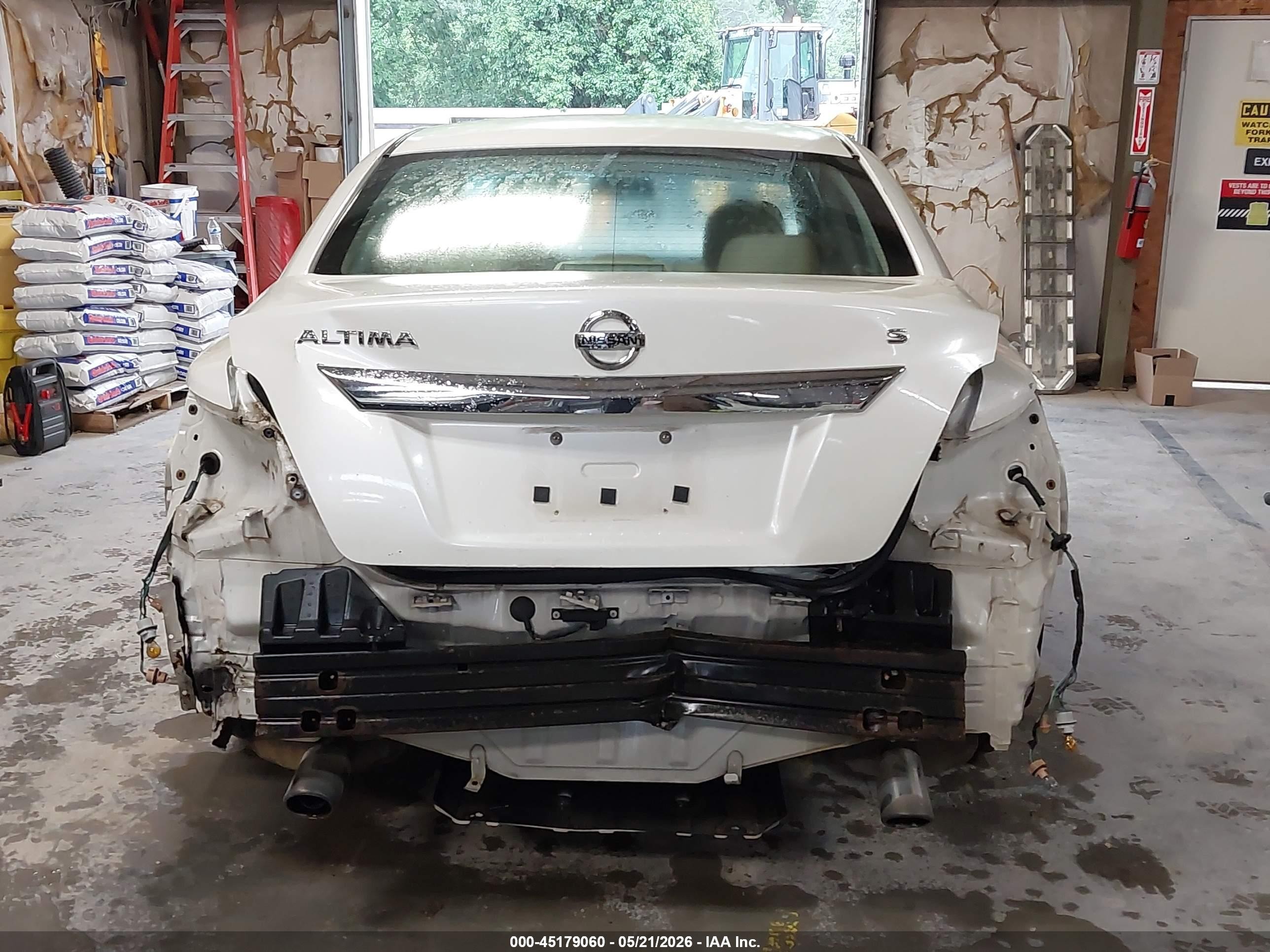 2015 Nissan Altima 2.5 S Белый vin: 1N4AL3AP8FC569815