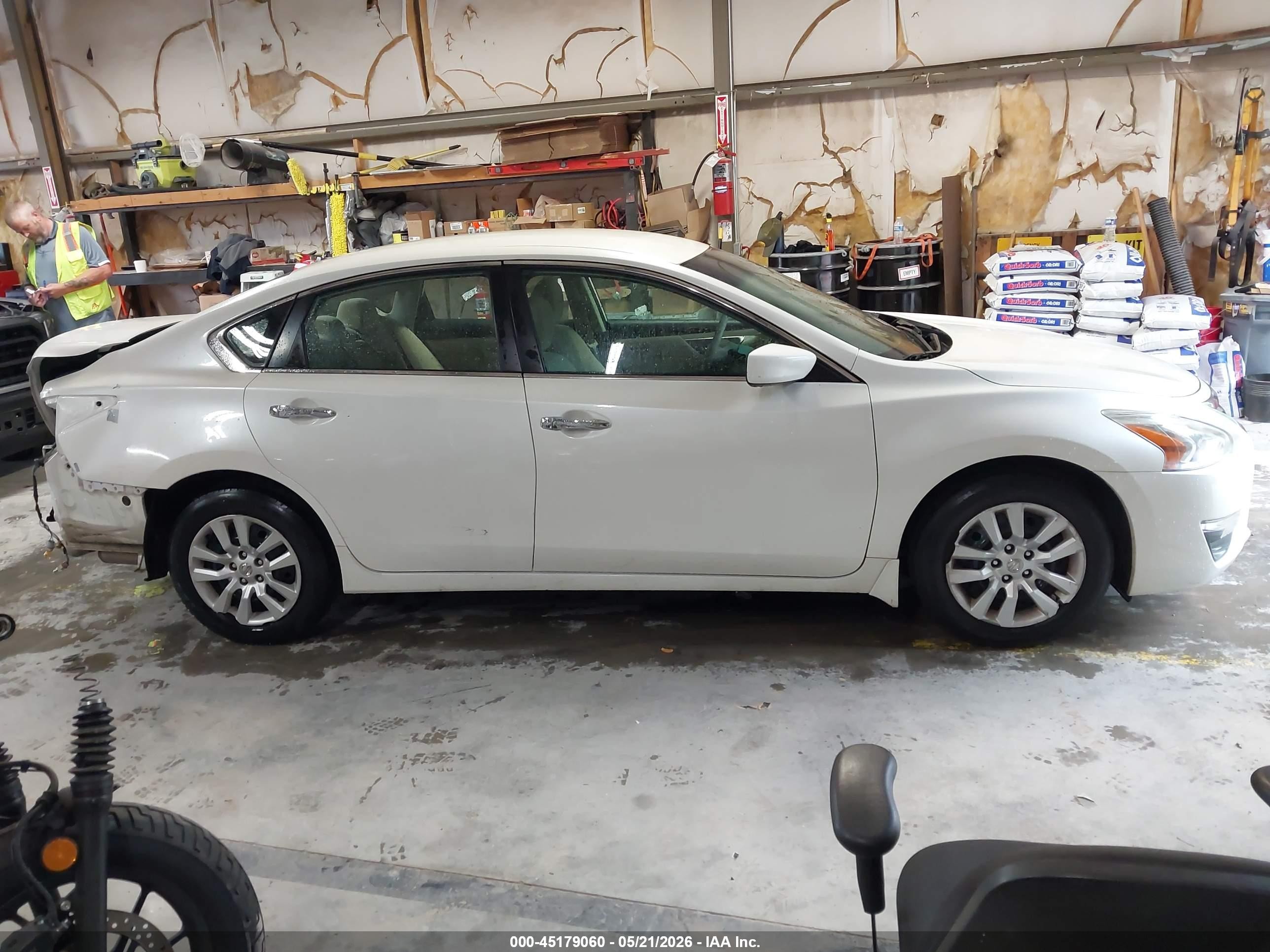 2015 Nissan Altima 2.5 S Белый vin: 1N4AL3AP8FC569815
