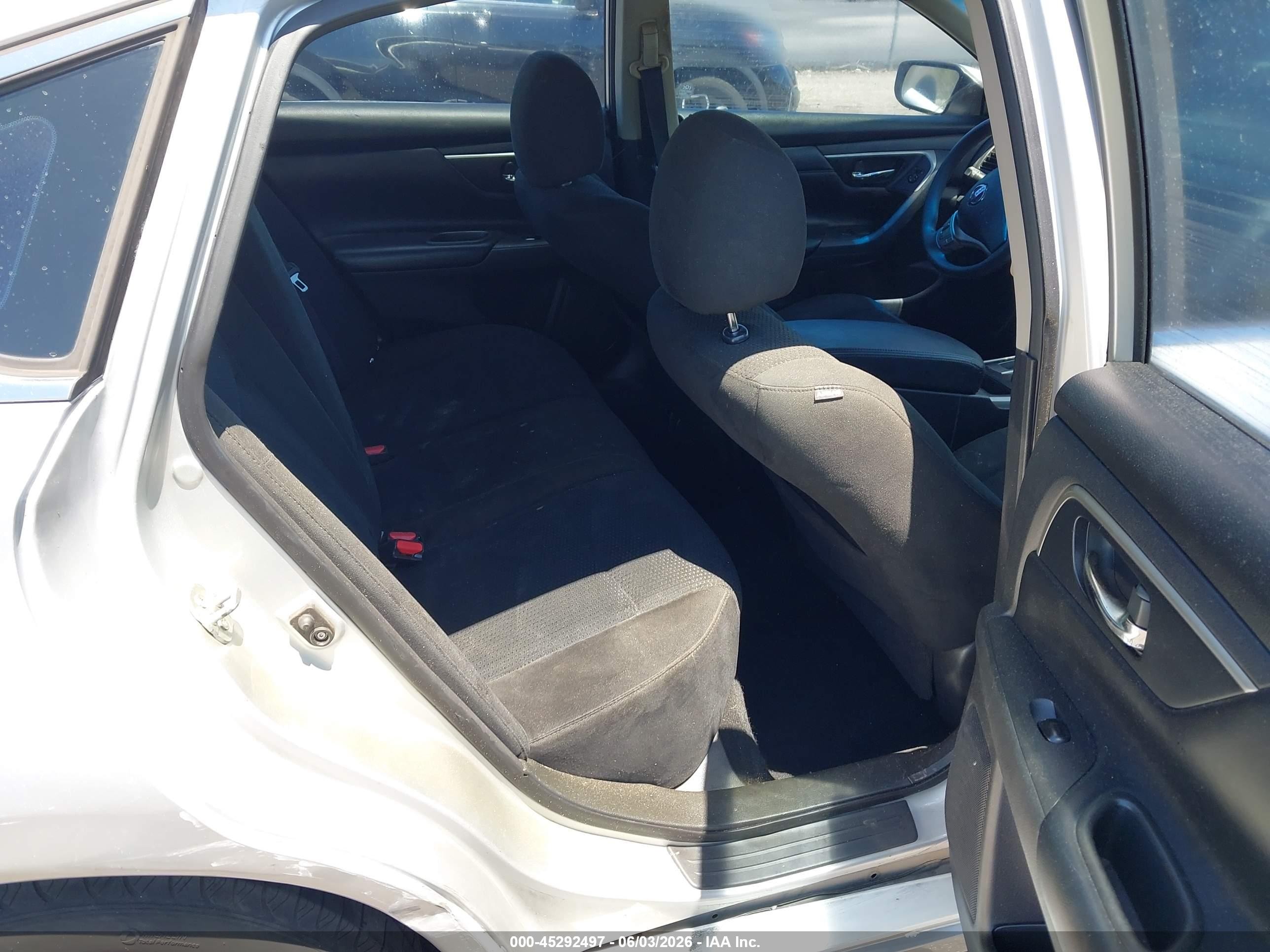 2015 Nissan Altima 2.5 S Серебряный vin: 1N4AL3AP8FC574741