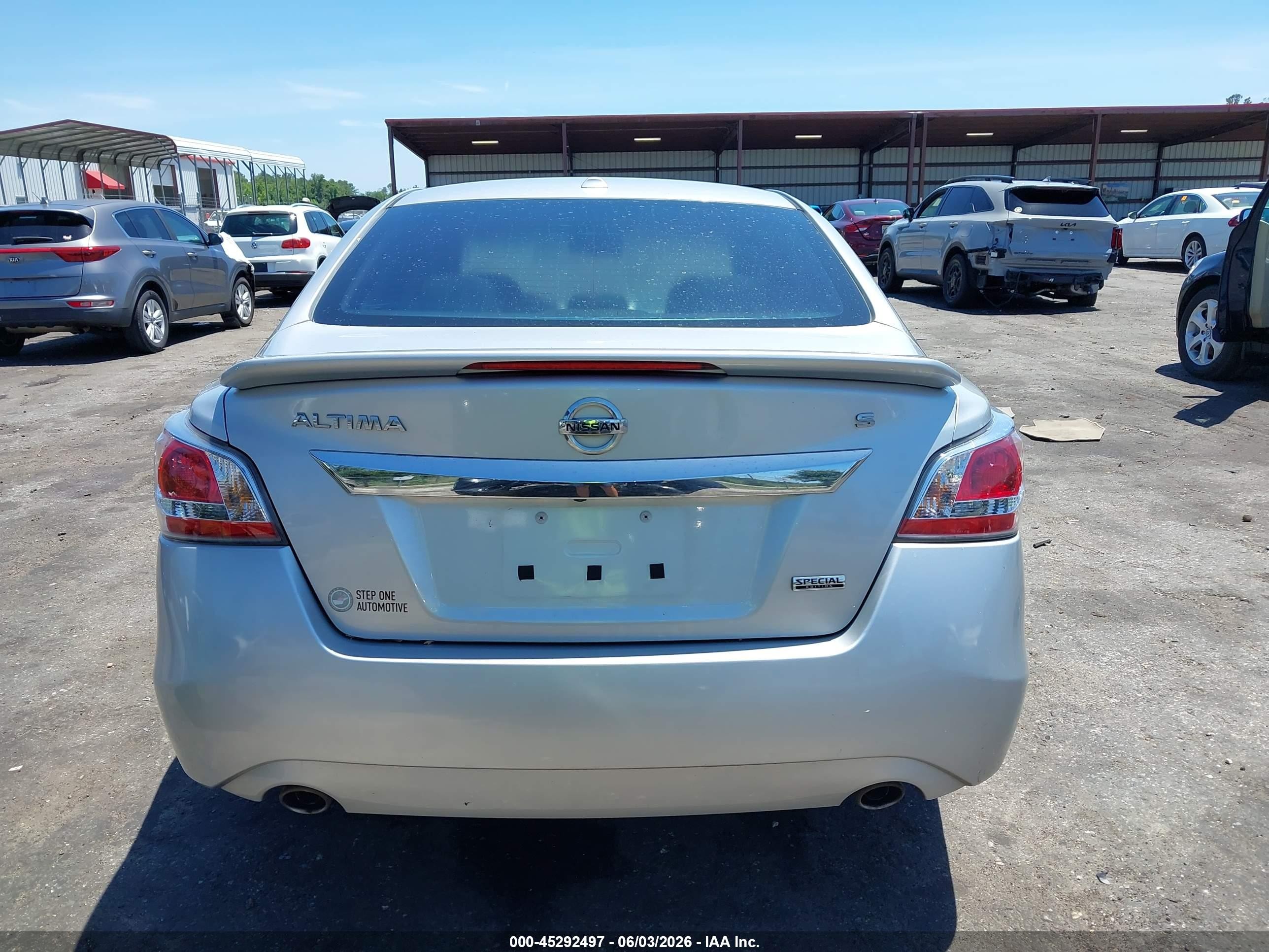 2015 Nissan Altima 2.5 S Серебряный vin: 1N4AL3AP8FC574741