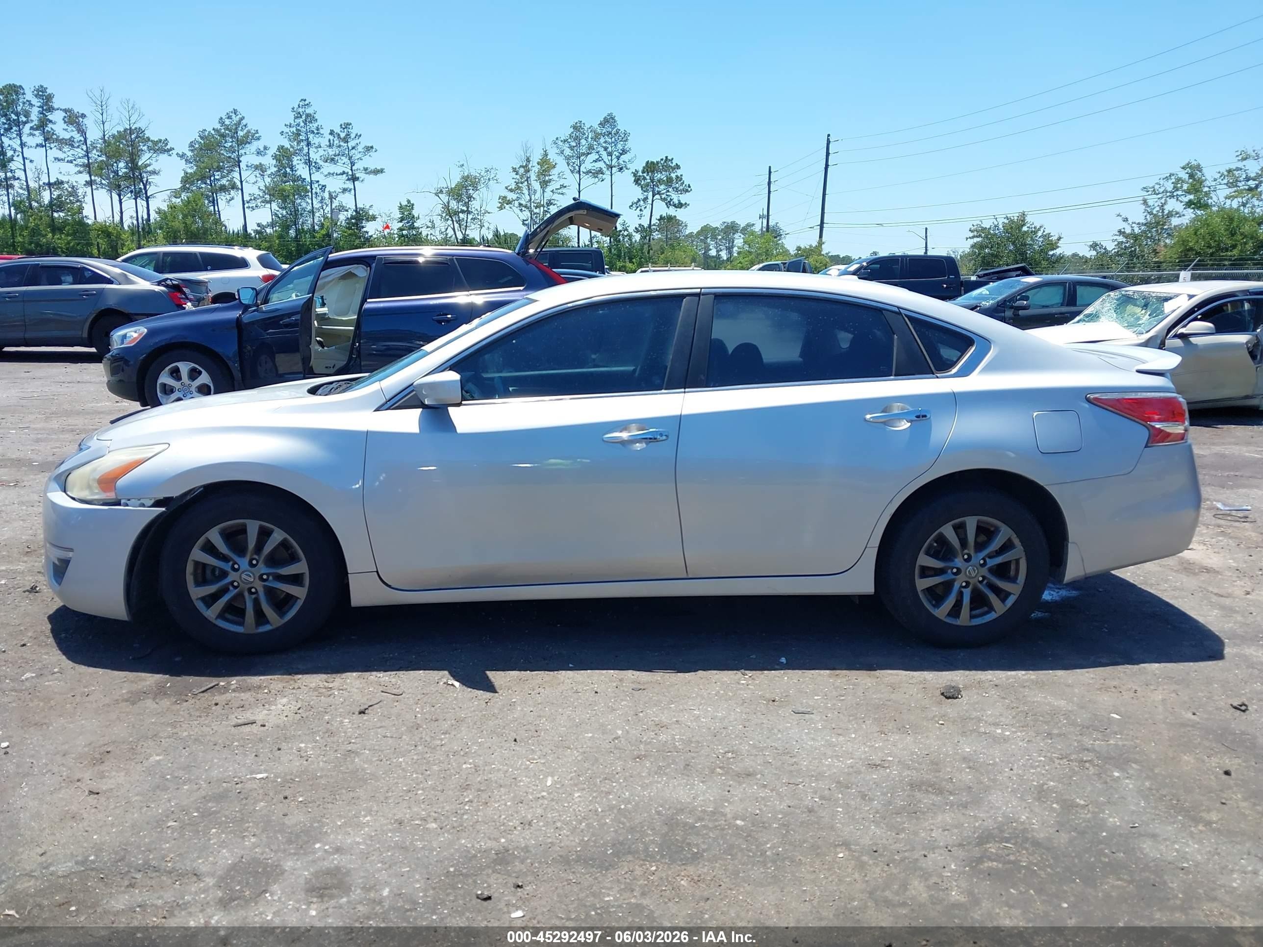2015 Nissan Altima 2.5 S Серебряный vin: 1N4AL3AP8FC574741
