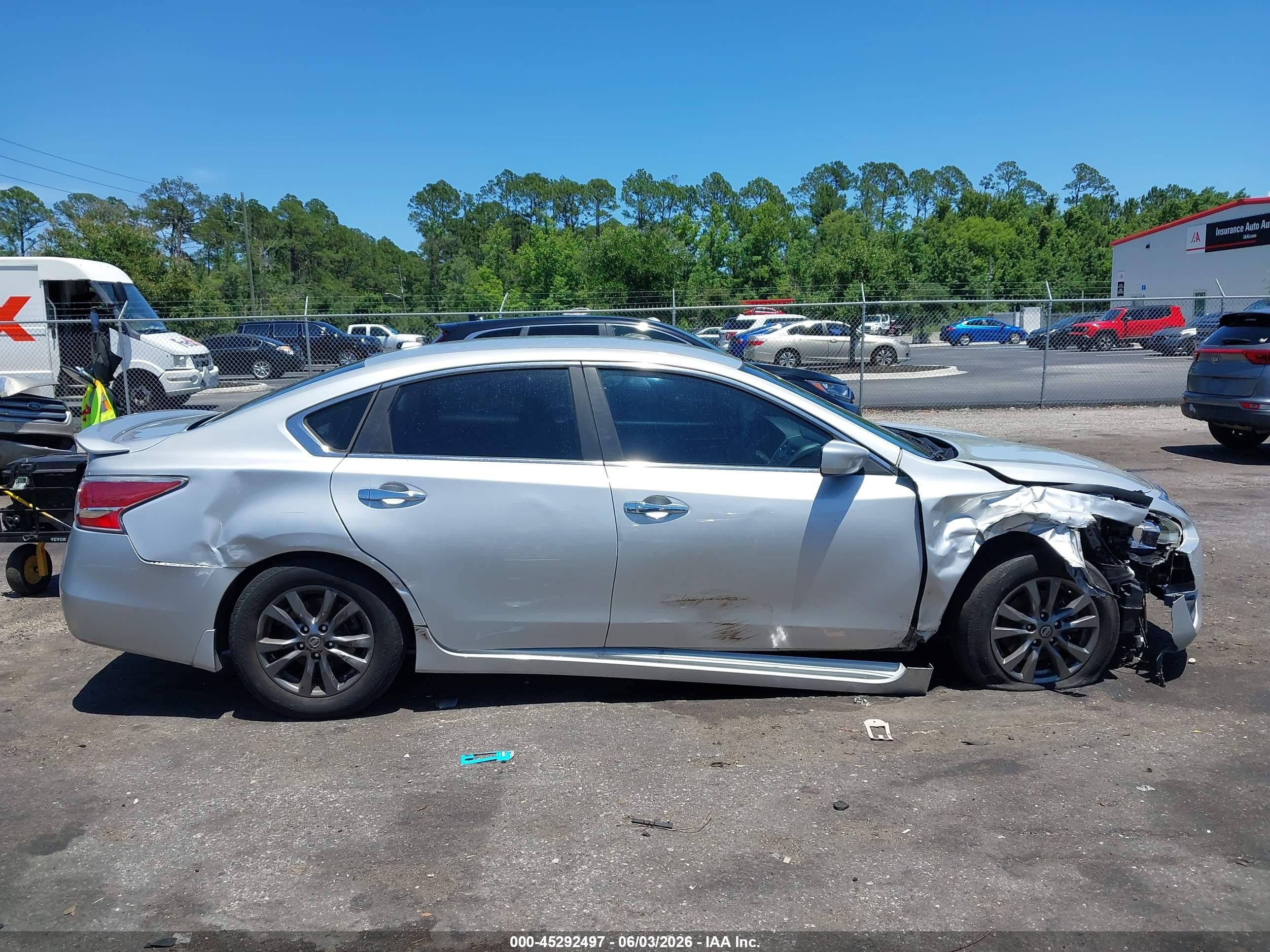 2015 Nissan Altima 2.5 S Серебряный vin: 1N4AL3AP8FC574741