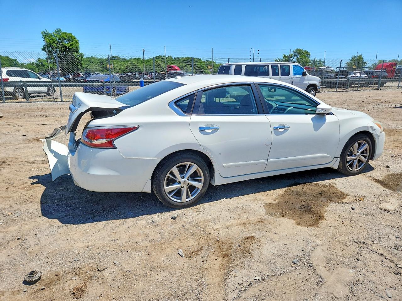 2015 Nissan Altima 2.5 Sv White vin: 1N4AL3AP8FC587005