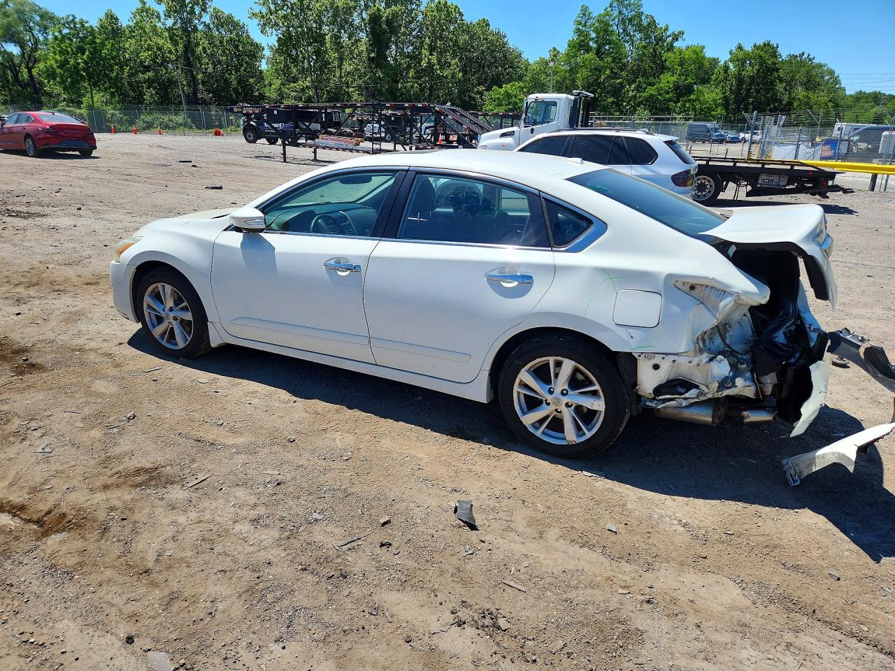 2015 Nissan Altima 2.5 Sv White vin: 1N4AL3AP8FC587005