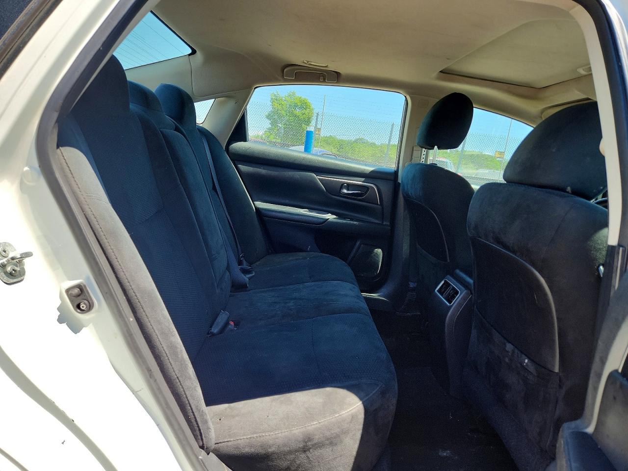2015 Nissan Altima 2.5 Sv White vin: 1N4AL3AP8FC587005