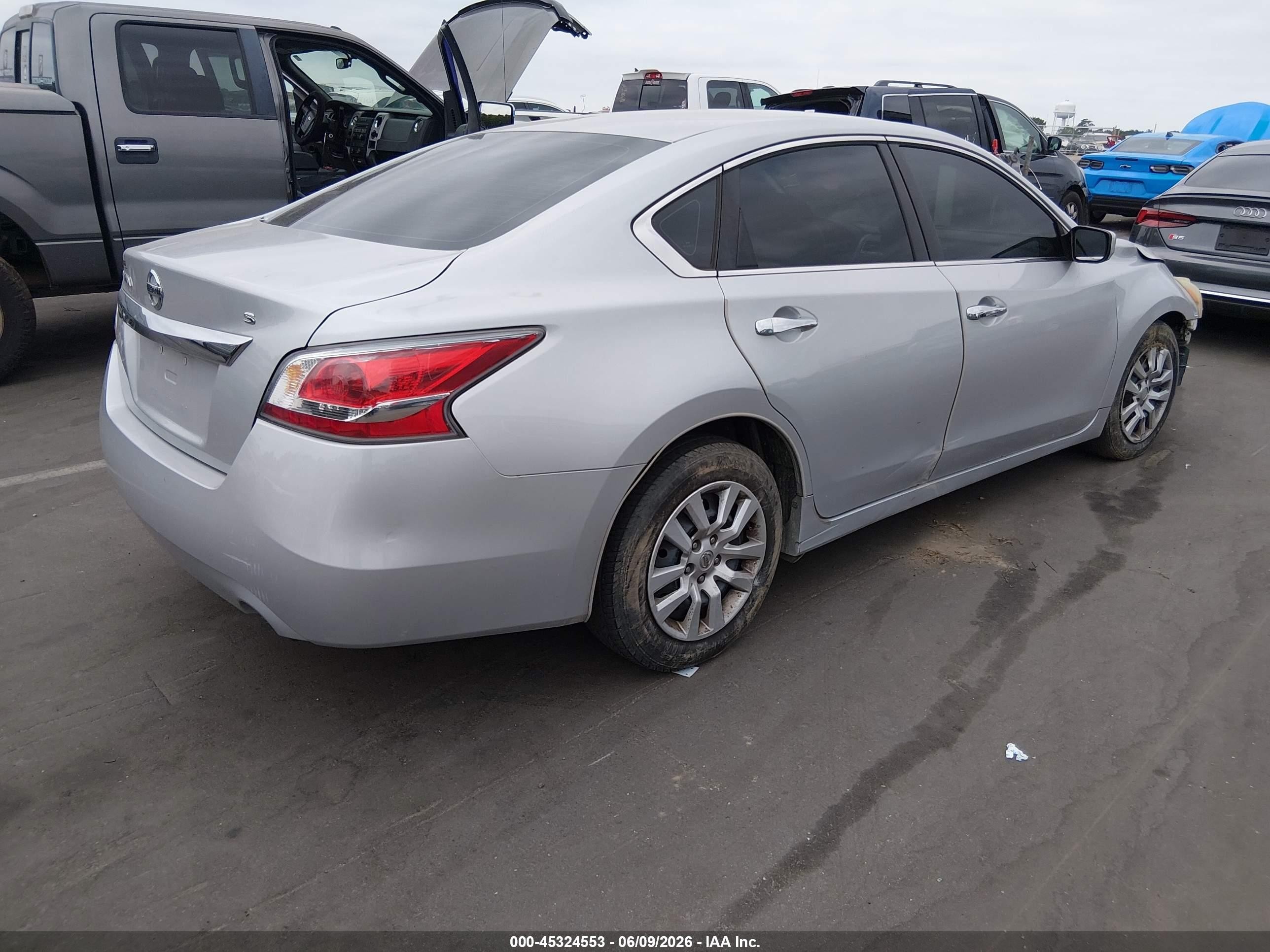 2015 Nissan Altima 2.5 S Silver vin: 1N4AL3AP8FN308365