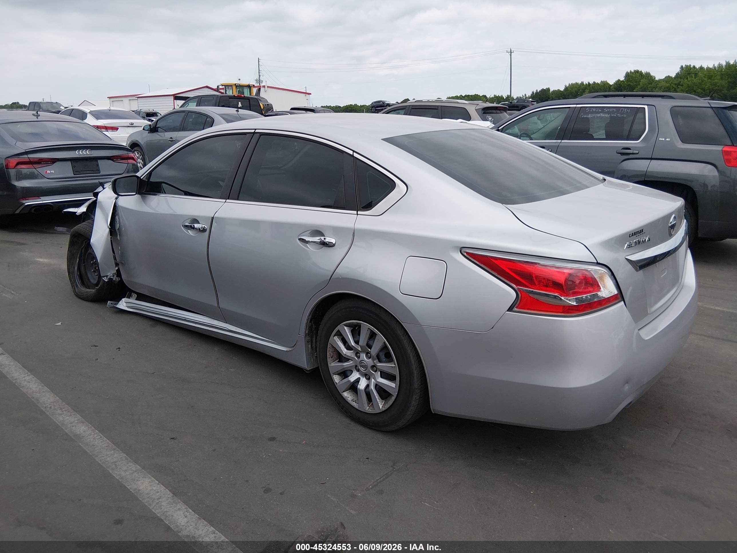 2015 Nissan Altima 2.5 S Silver vin: 1N4AL3AP8FN308365