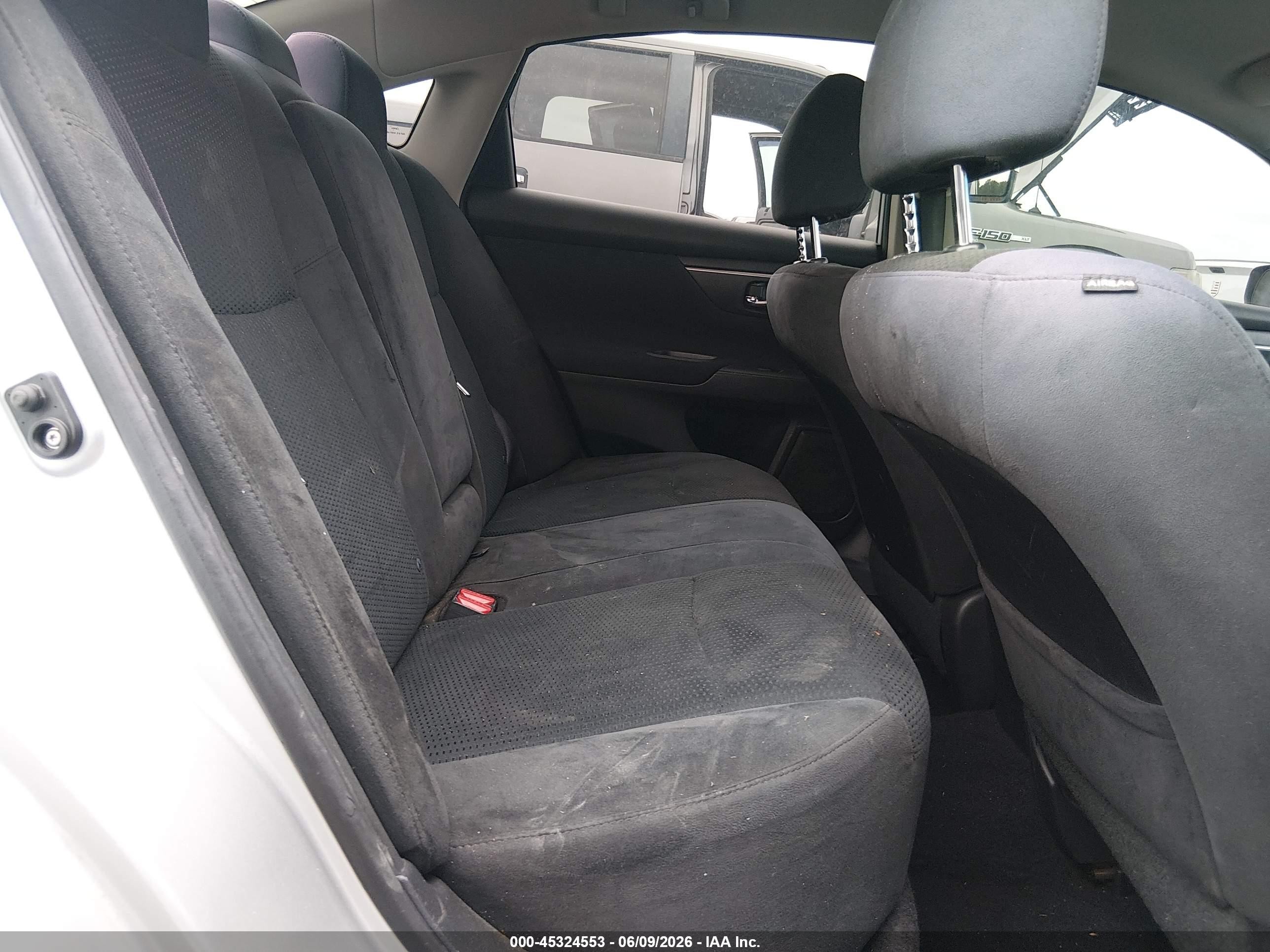2015 Nissan Altima 2.5 S Silver vin: 1N4AL3AP8FN308365