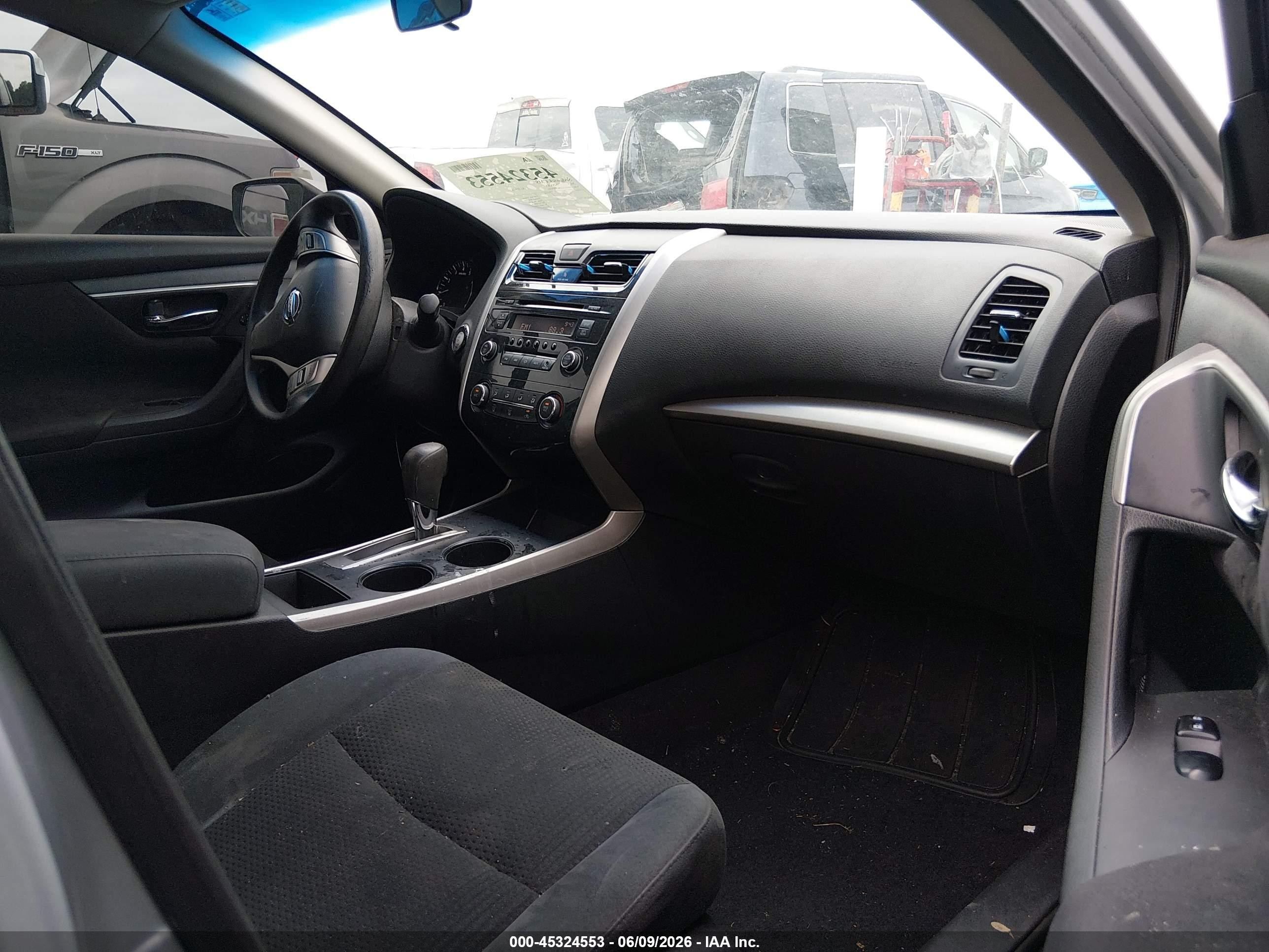 2015 Nissan Altima 2.5 S Silver vin: 1N4AL3AP8FN308365