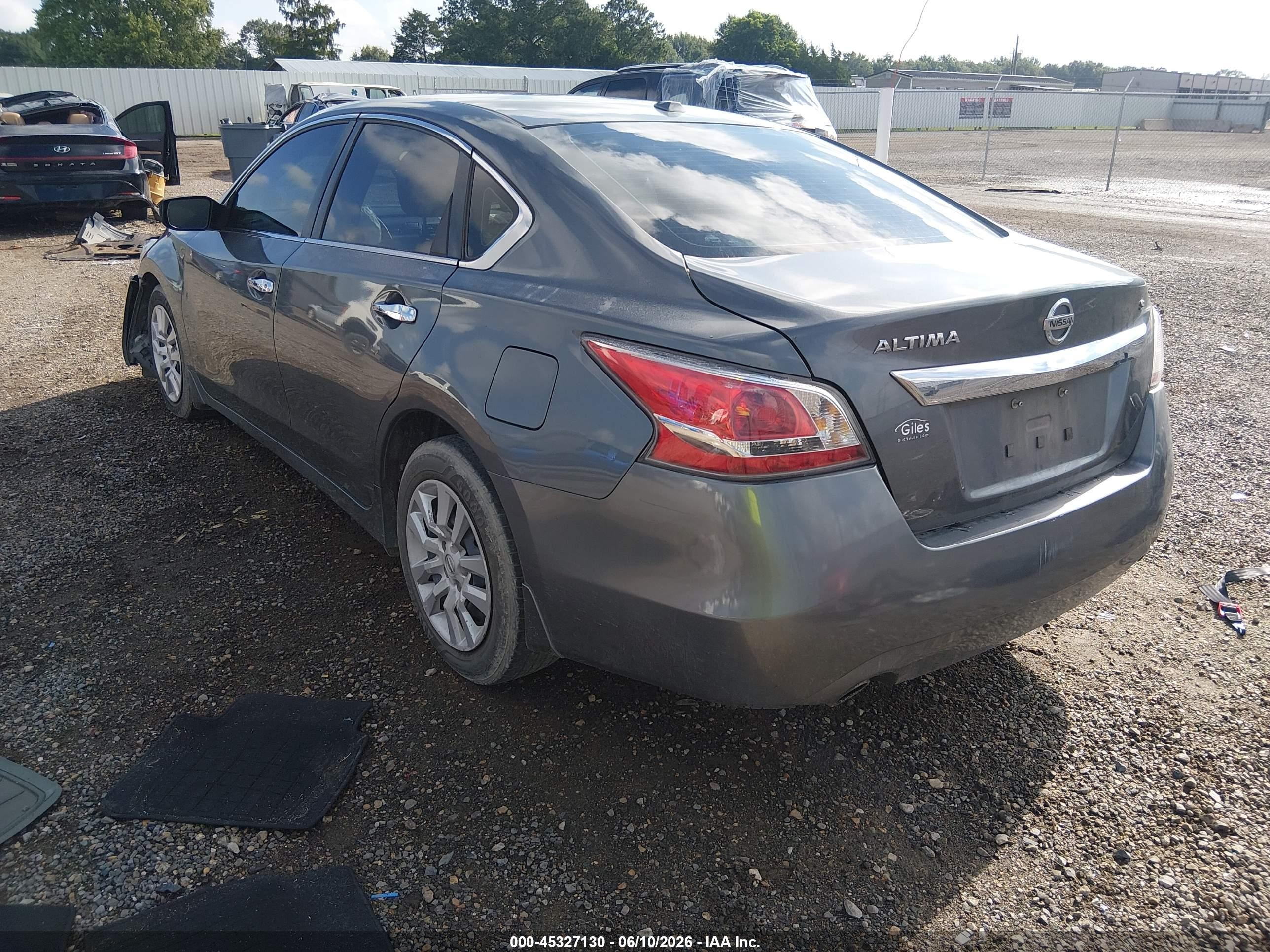 2015 Nissan Altima 2.5 S Silver vin: 1N4AL3AP8FN316515
