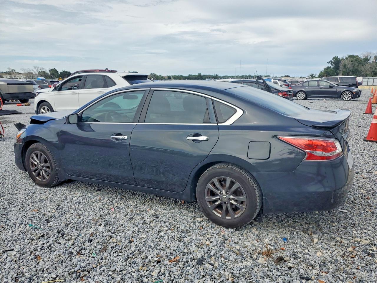 2015 Nissan Altima 2.5 S Blue vin: 1N4AL3AP8FN344413