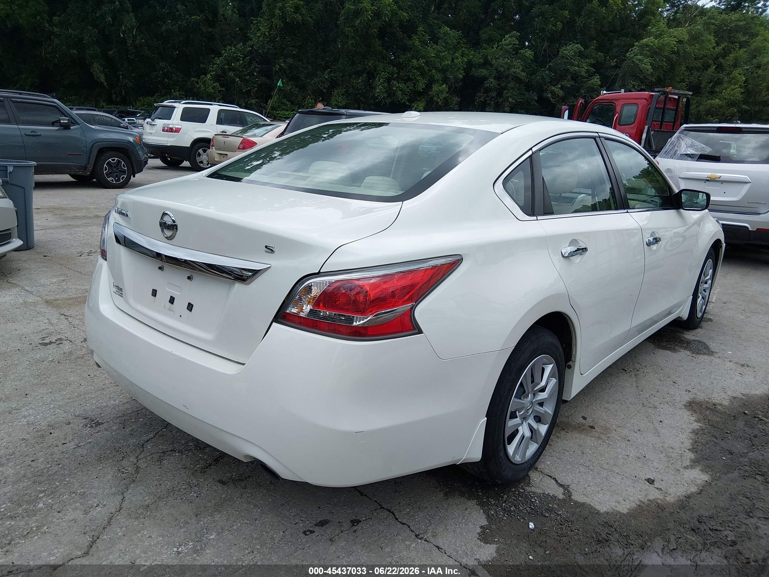 2015 Nissan Altima 2.5 S White vin: 1N4AL3AP8FN351023