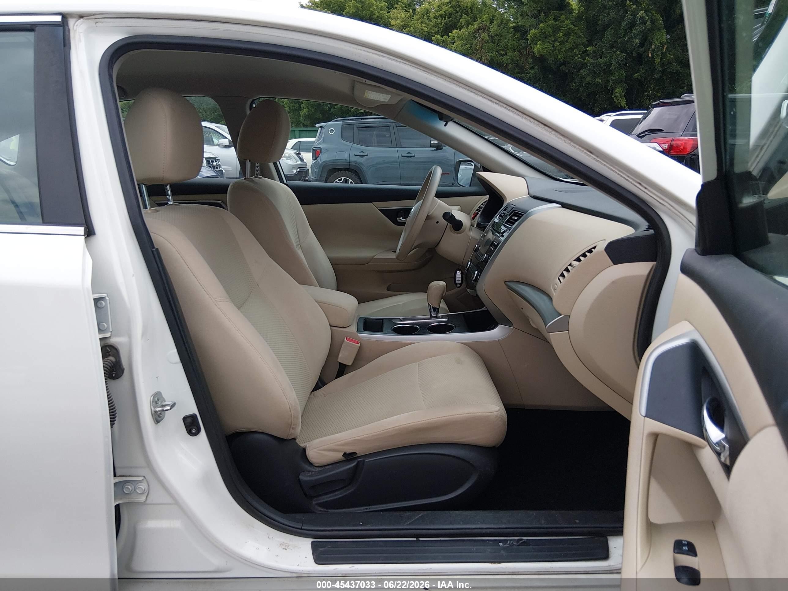 2015 Nissan Altima 2.5 S White vin: 1N4AL3AP8FN351023