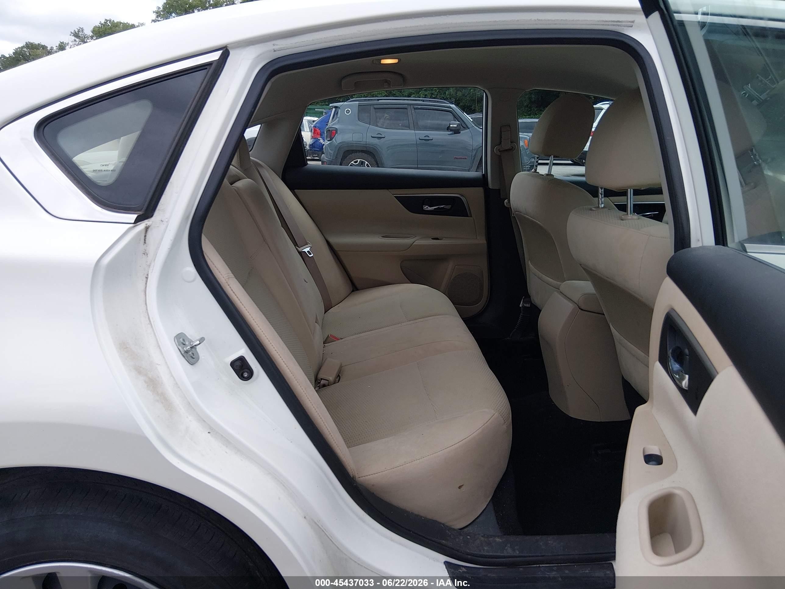 2015 Nissan Altima 2.5 S White vin: 1N4AL3AP8FN351023