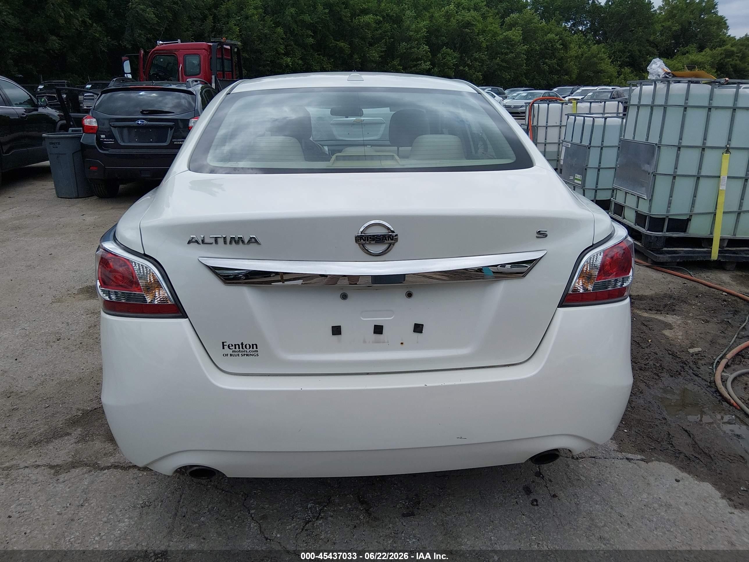 2015 Nissan Altima 2.5 S White vin: 1N4AL3AP8FN351023