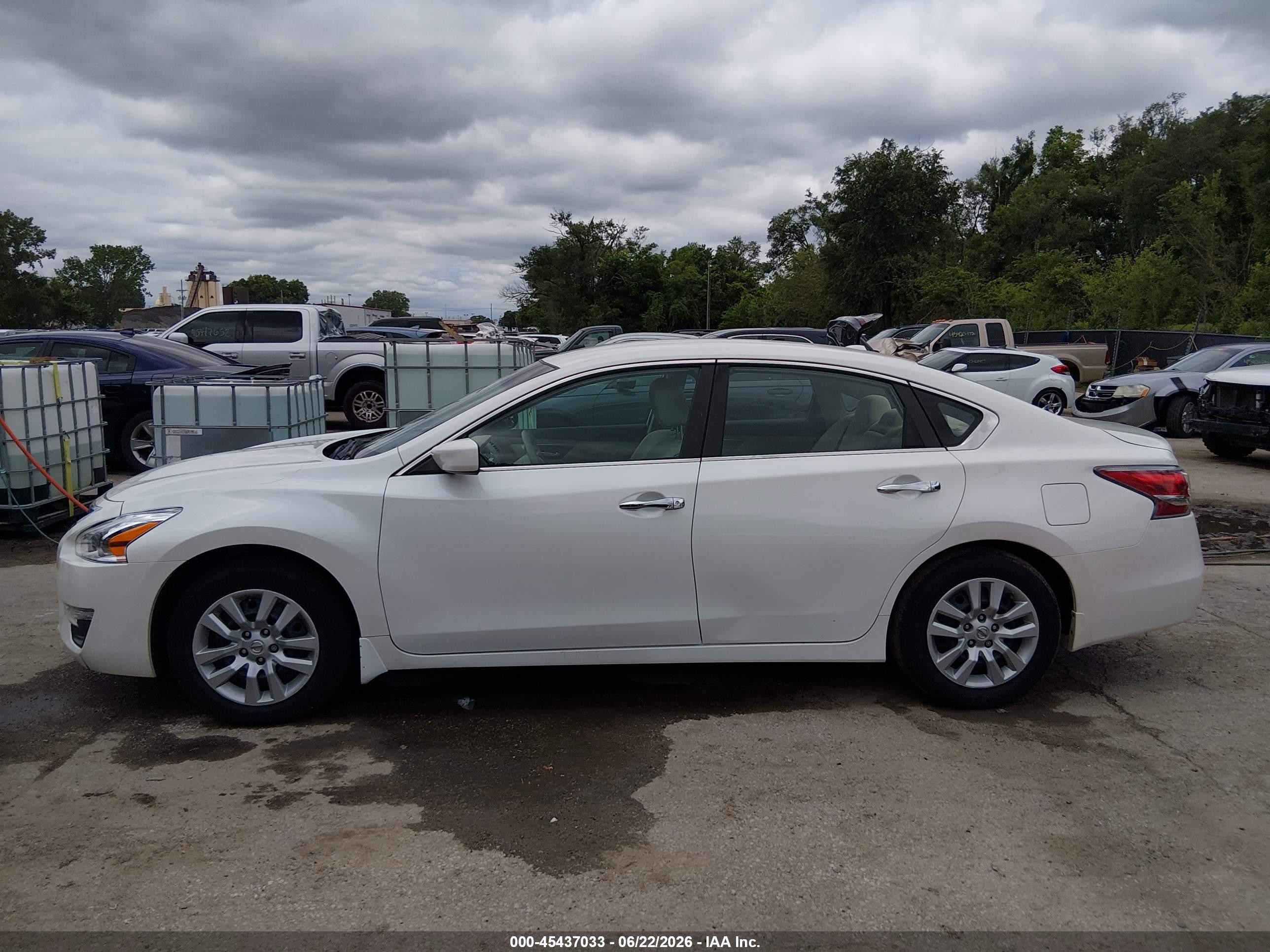 2015 Nissan Altima 2.5 S White vin: 1N4AL3AP8FN351023