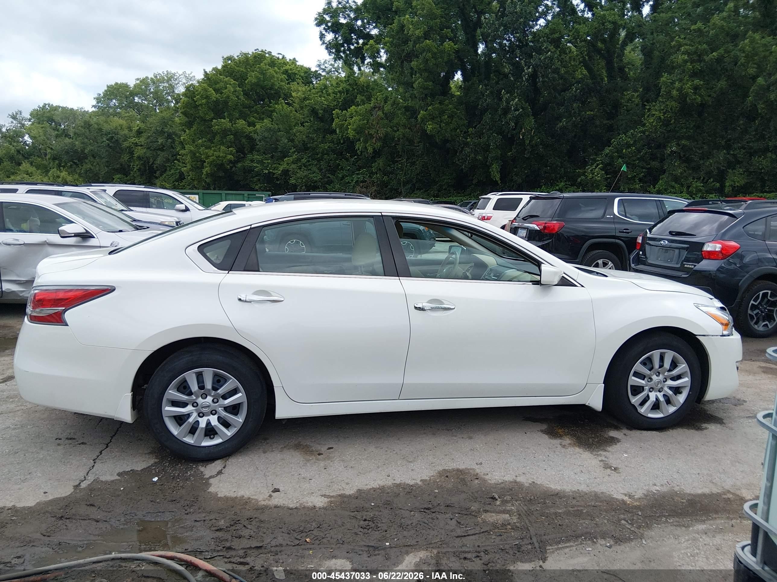 2015 Nissan Altima 2.5 S White vin: 1N4AL3AP8FN351023