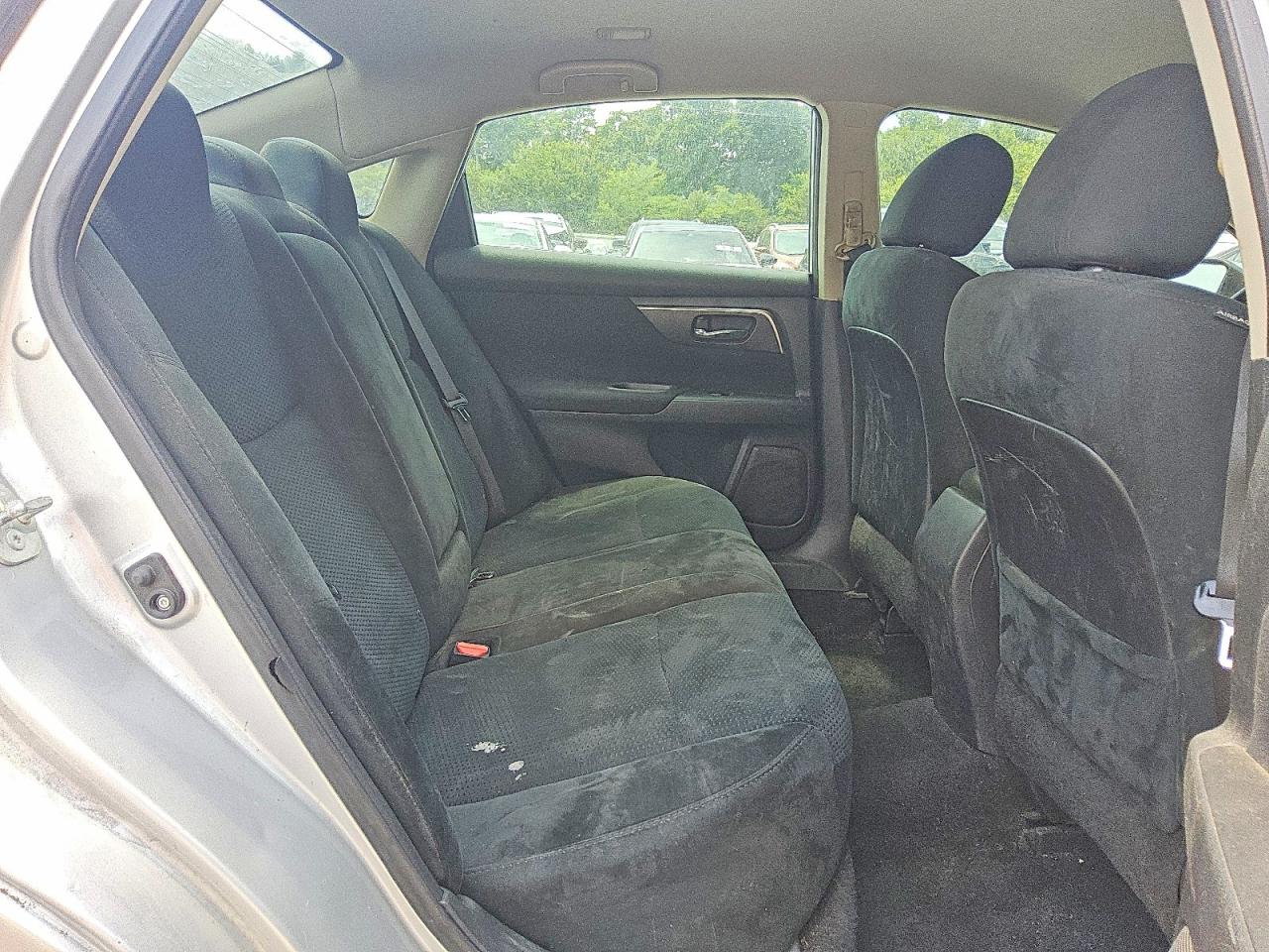 2015 Nissan Altima 2.5 S Silver vin: 1N4AL3AP8FN368646