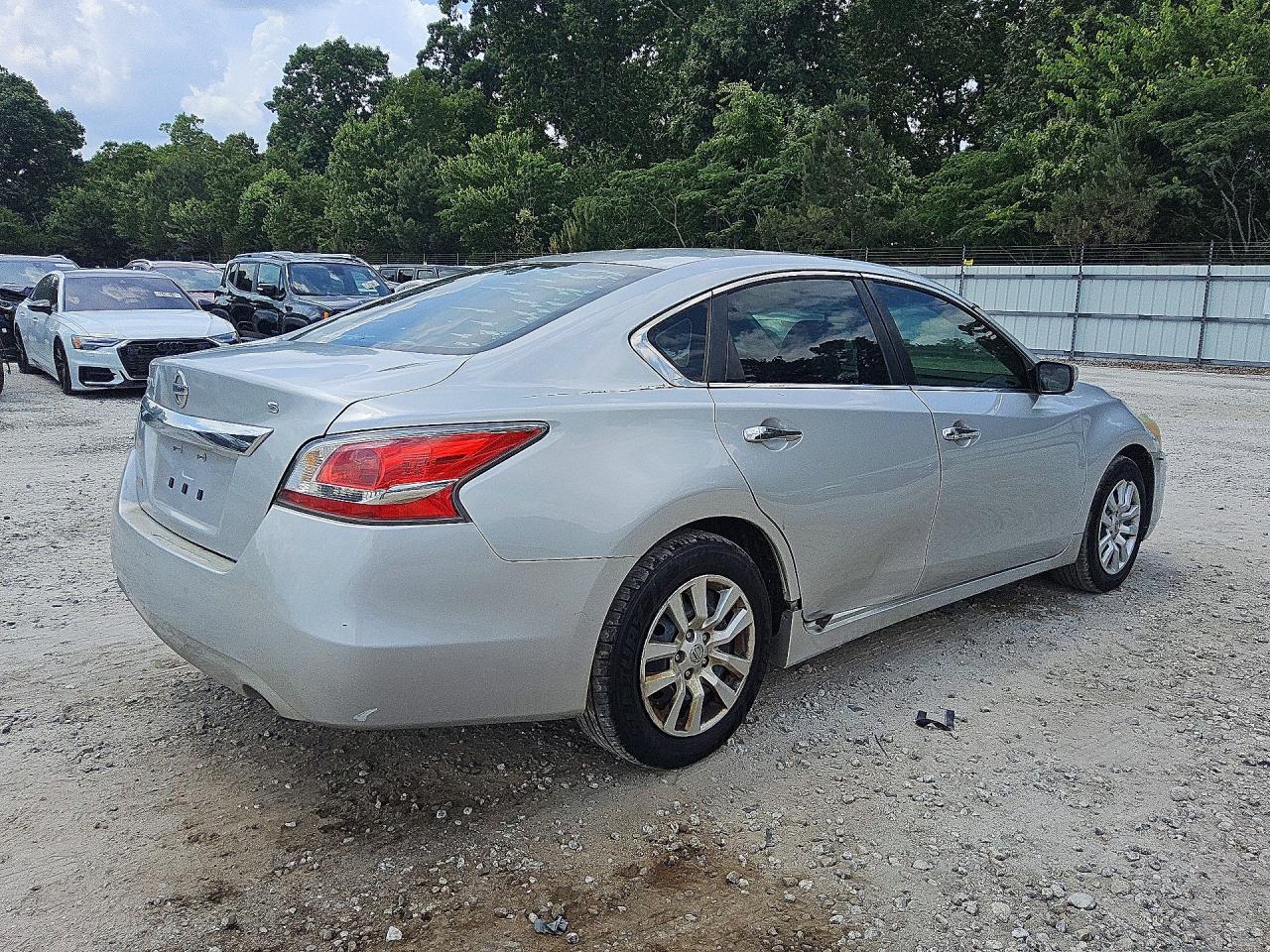 2015 Nissan Altima 2.5 S Silver vin: 1N4AL3AP8FN368646