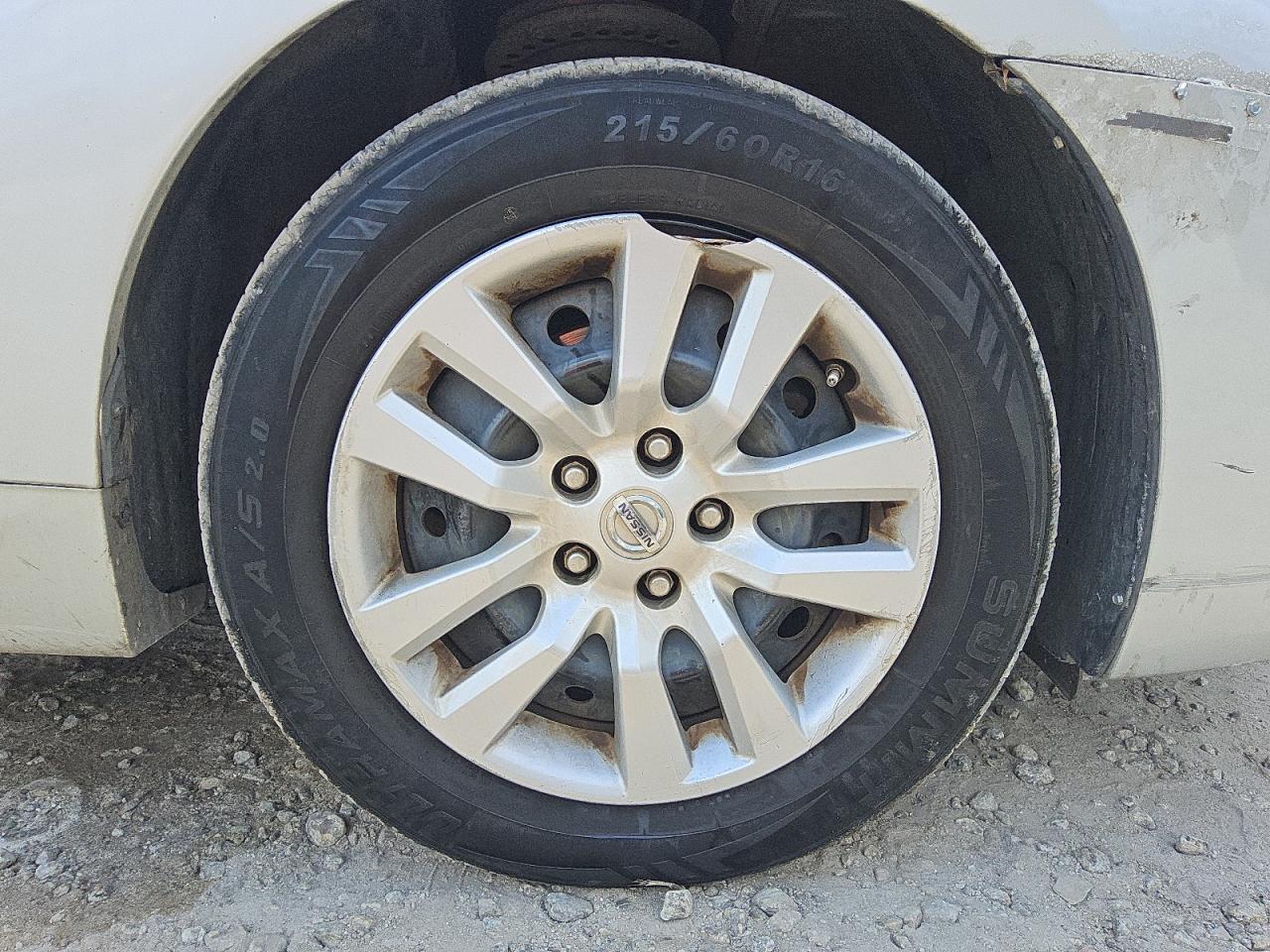 2015 Nissan Altima 2.5 S Silver vin: 1N4AL3AP8FN368646 Damage: Right Front Wheel Cover, Broken, Replacement Required