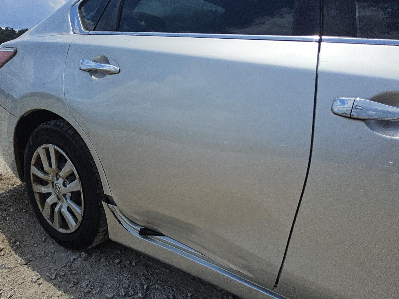 2015 Nissan Altima 2.5 S Silver vin: 1N4AL3AP8FN368646 Damage: Right Rear Door, Dent(S) W/ Paint Dmg, > 12 Inches