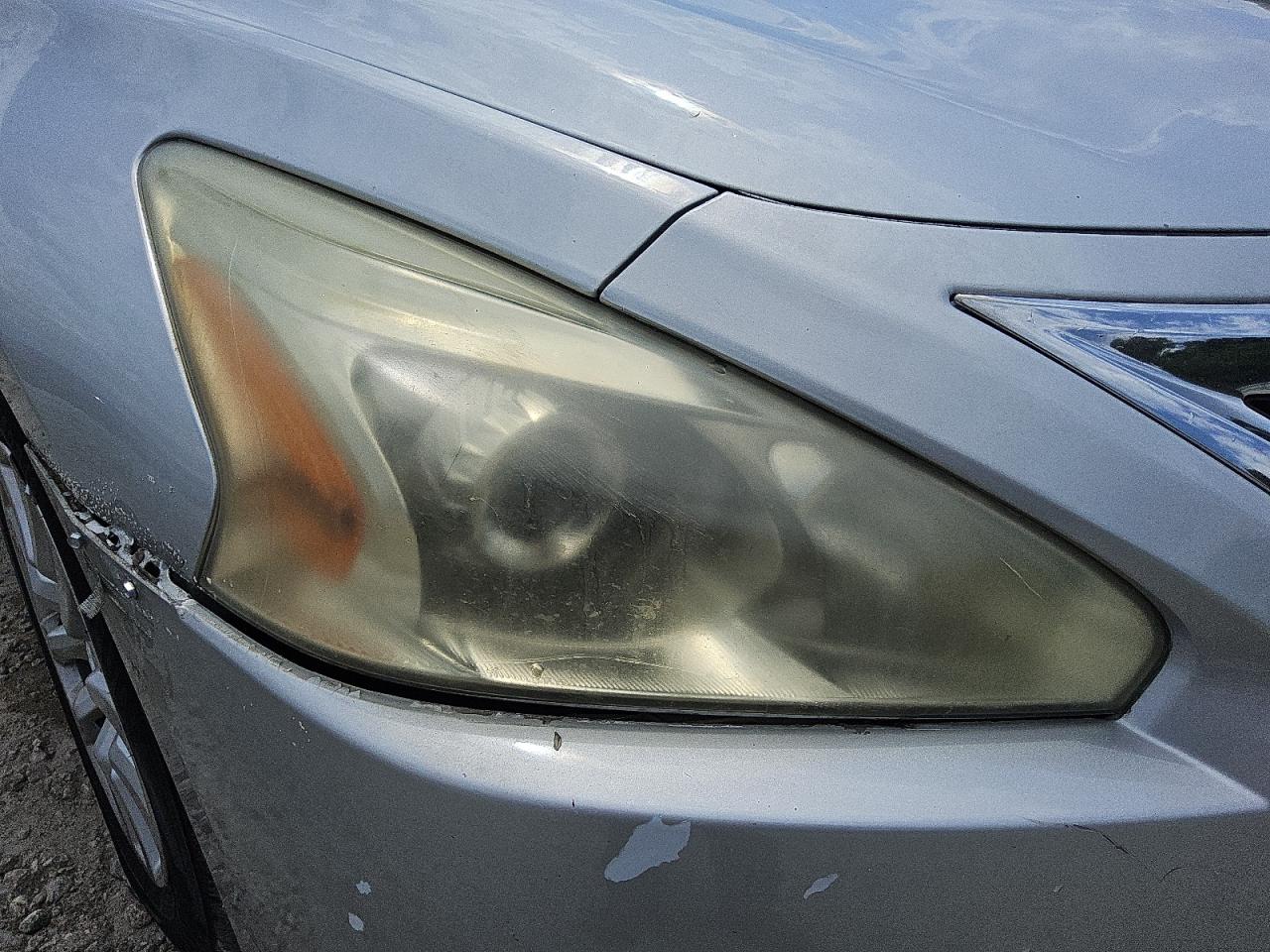 2015 Nissan Altima 2.5 S Silver vin: 1N4AL3AP8FN368646 Damage: Right Head Lamp, Faded, Repair Required